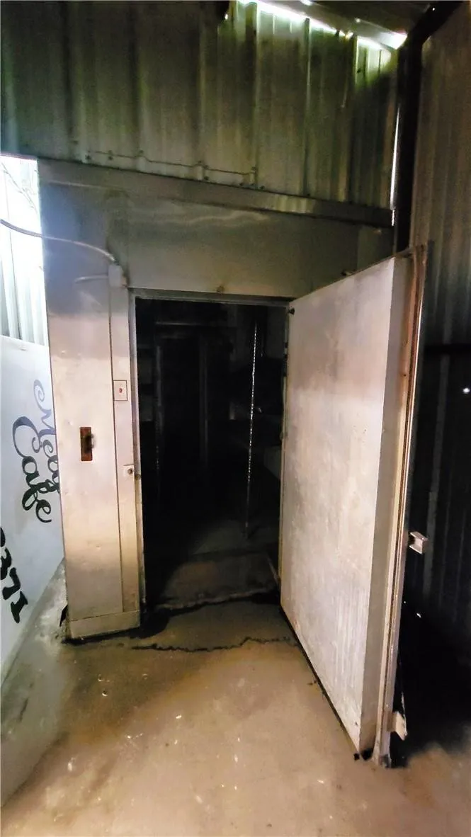 Retail For Sale in Limestone County , 301 S Ellis Street, Groesbeck, Texas 76642, 0, 0, Garage spaces, 0 Sqft, built in 1984, mls#21401530, Real Estate Agent in Groesbeck, Homes For Sale in Limestone county, Homes For Sale in Groesbeck, Realtor in Groesbeck Texas, Real Estate Brokerage Independent Realty Texas, Luminita Cordes Realtor