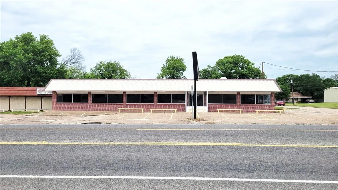Retail For Sale in Limestone County , 301 S Ellis Street, Groesbeck, Texas 76642, 0, 0, Garage spaces, 0 Sqft, built in 1984, mls#21401530, Real Estate Agent in Groesbeck, Homes For Sale in Limestone county, Homes For Sale in Groesbeck, Realtor in Groesbeck Texas, Real Estate Brokerage Independent Realty Texas, Luminita Cordes Realtor