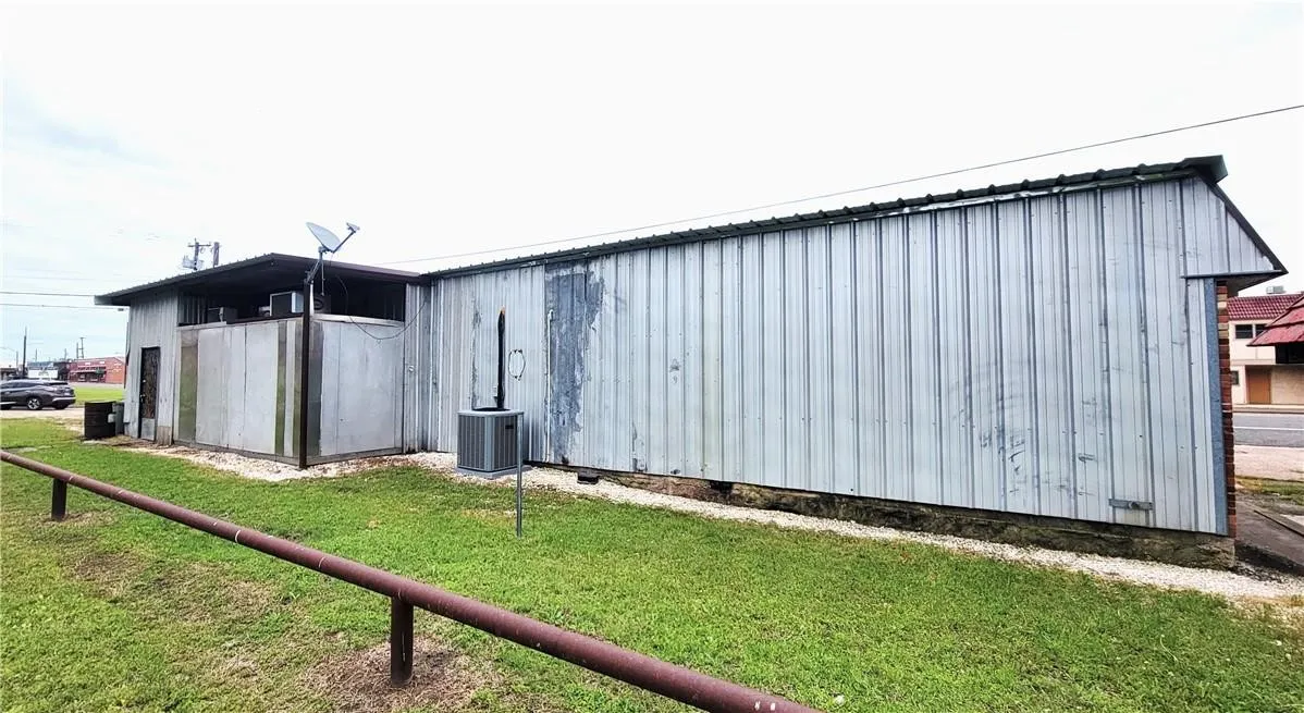 Retail For Sale in Limestone County , 301 S Ellis Street, Groesbeck, Texas 76642, 0, 0, Garage spaces, 0 Sqft, built in 1984, mls#21401530, Real Estate Agent in Groesbeck, Homes For Sale in Limestone county, Homes For Sale in Groesbeck, Realtor in Groesbeck Texas, Real Estate Brokerage Independent Realty Texas, Luminita Cordes Realtor