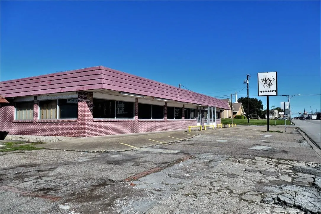 Retail For Sale in Limestone County , 301 S Ellis Street, Groesbeck, Texas 76642, 0, 0, Garage spaces, 0 Sqft, built in 1984, mls#21401530, Real Estate Agent in Groesbeck, Homes For Sale in Limestone county, Homes For Sale in Groesbeck, Realtor in Groesbeck Texas, Real Estate Brokerage Independent Realty Texas, Luminita Cordes Realtor