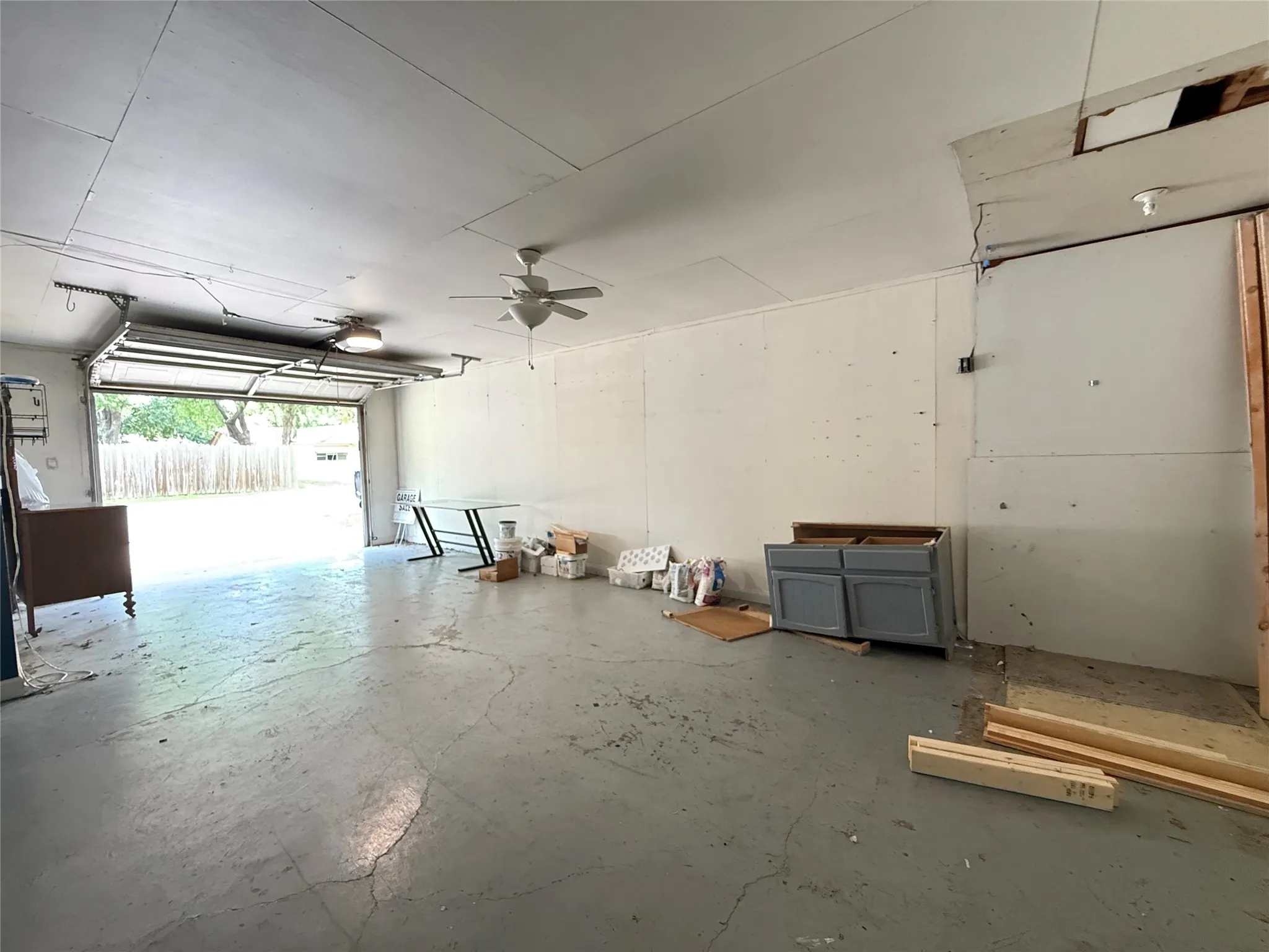 Single Family Residence For Sale in Kaufman County , 201 E 10th Street, Kaufman, Texas 75142, 4 Bedroom, 3 Bathroom, 2 Garage spaces, 1,963 Sqft, built in 2022, mls#21401608, Real Estate Agent in Kaufman, Homes For Sale in Kaufman county, Homes For Sale in Kaufman, Realtor in Kaufman Texas, Real Estate Brokerage Independent Realty Texas, Luminita Cordes Realtor