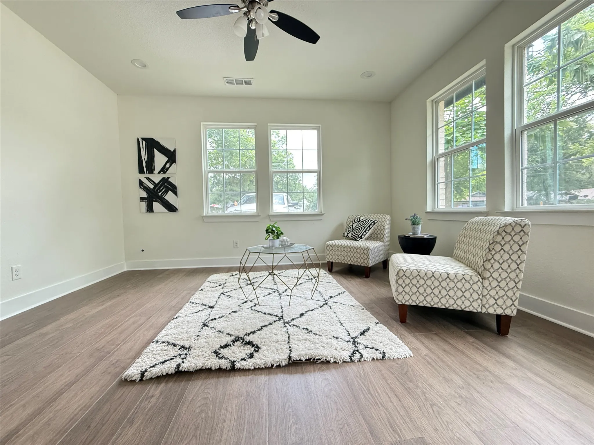Single Family Residence For Sale in Kaufman County , 201 E 10th Street, Kaufman, Texas 75142, 4 Bedroom, 3 Bathroom, 2 Garage spaces, 1,963 Sqft, built in 2022, mls#21401608, Real Estate Agent in Kaufman, Homes For Sale in Kaufman county, Homes For Sale in Kaufman, Realtor in Kaufman Texas, Real Estate Brokerage Independent Realty Texas, Luminita Cordes Realtor
