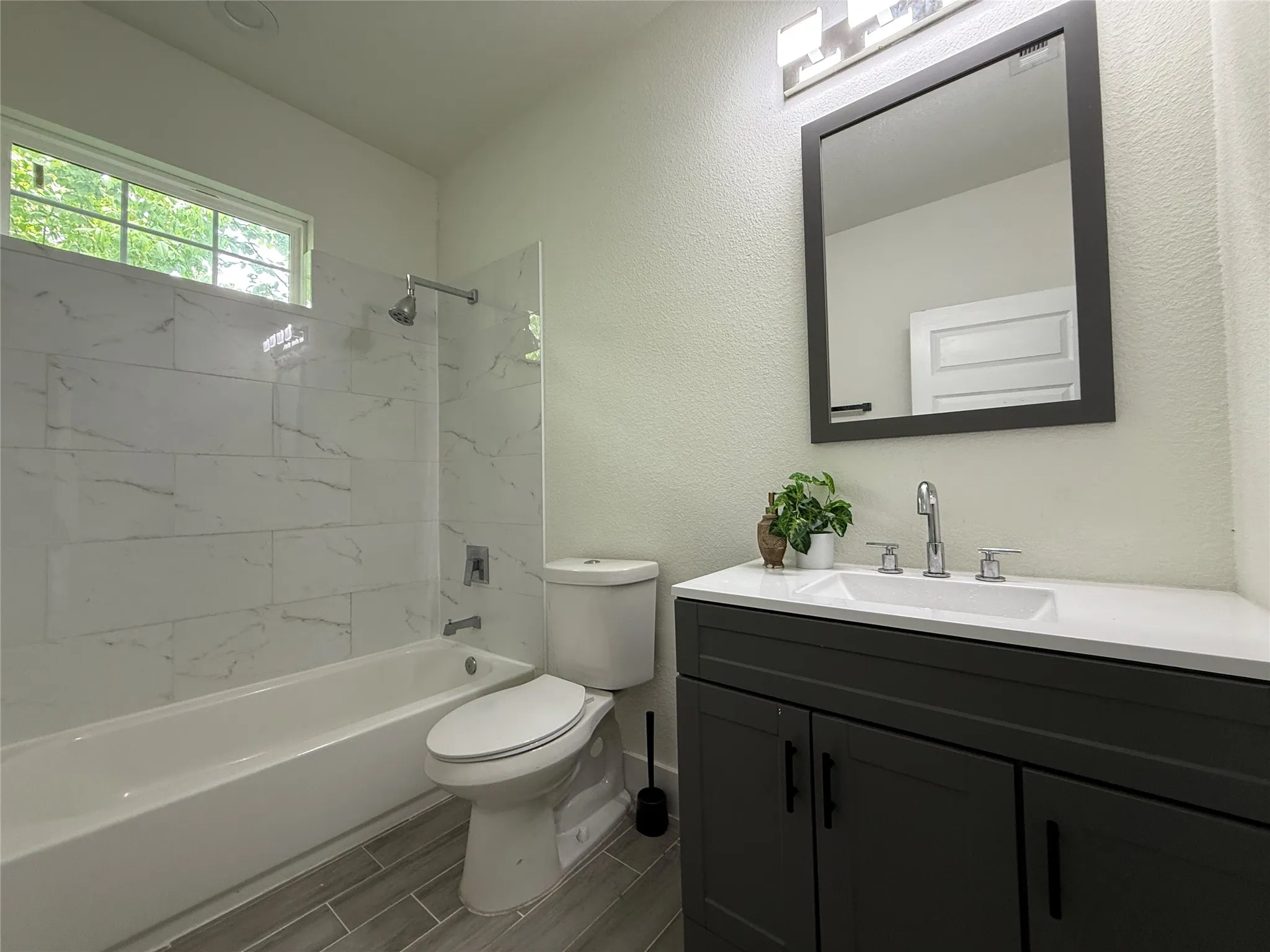 Single Family Residence For Sale in Kaufman County , 201 E 10th Street, Kaufman, Texas 75142, 4 Bedroom, 3 Bathroom, 2 Garage spaces, 1,963 Sqft, built in 2022, mls#21401608, Real Estate Agent in Kaufman, Homes For Sale in Kaufman county, Homes For Sale in Kaufman, Realtor in Kaufman Texas, Real Estate Brokerage Independent Realty Texas, Luminita Cordes Realtor