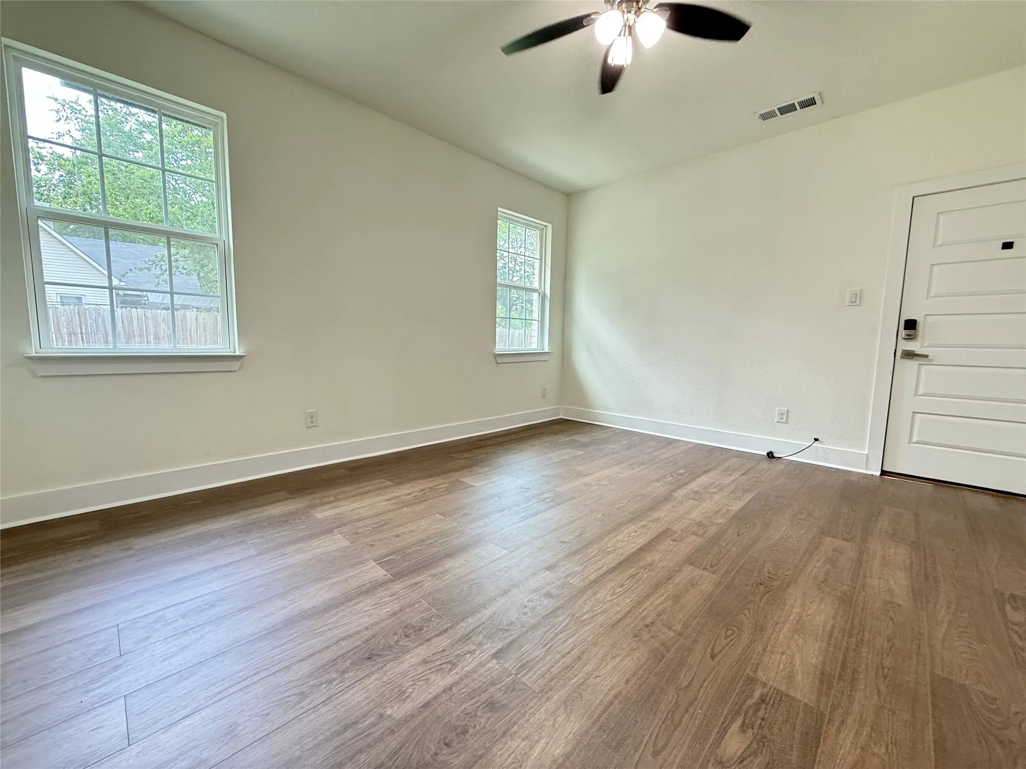 Single Family Residence For Sale in Kaufman County , 201 E 10th Street, Kaufman, Texas 75142, 4 Bedroom, 3 Bathroom, 2 Garage spaces, 1,963 Sqft, built in 2022, mls#21401608, Real Estate Agent in Kaufman, Homes For Sale in Kaufman county, Homes For Sale in Kaufman, Realtor in Kaufman Texas, Real Estate Brokerage Independent Realty Texas, Luminita Cordes Realtor
