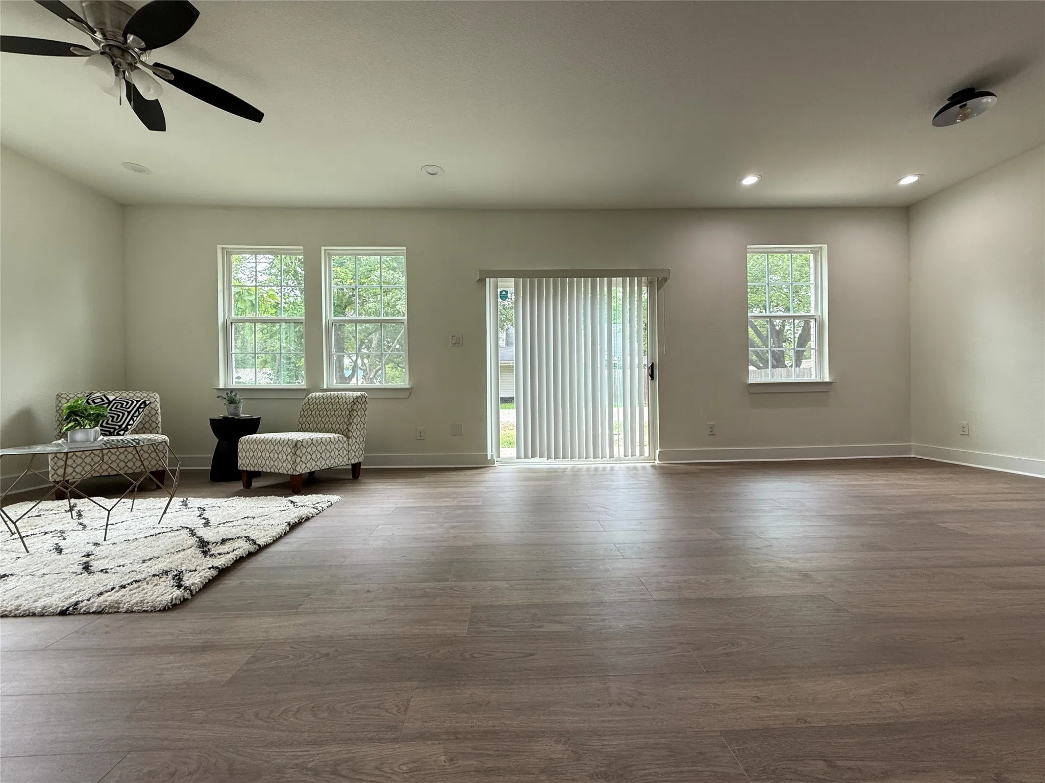Single Family Residence For Sale in Kaufman County , 201 E 10th Street, Kaufman, Texas 75142, 4 Bedroom, 3 Bathroom, 2 Garage spaces, 1,963 Sqft, built in 2022, mls#21401608, Real Estate Agent in Kaufman, Homes For Sale in Kaufman county, Homes For Sale in Kaufman, Realtor in Kaufman Texas, Real Estate Brokerage Independent Realty Texas, Luminita Cordes Realtor