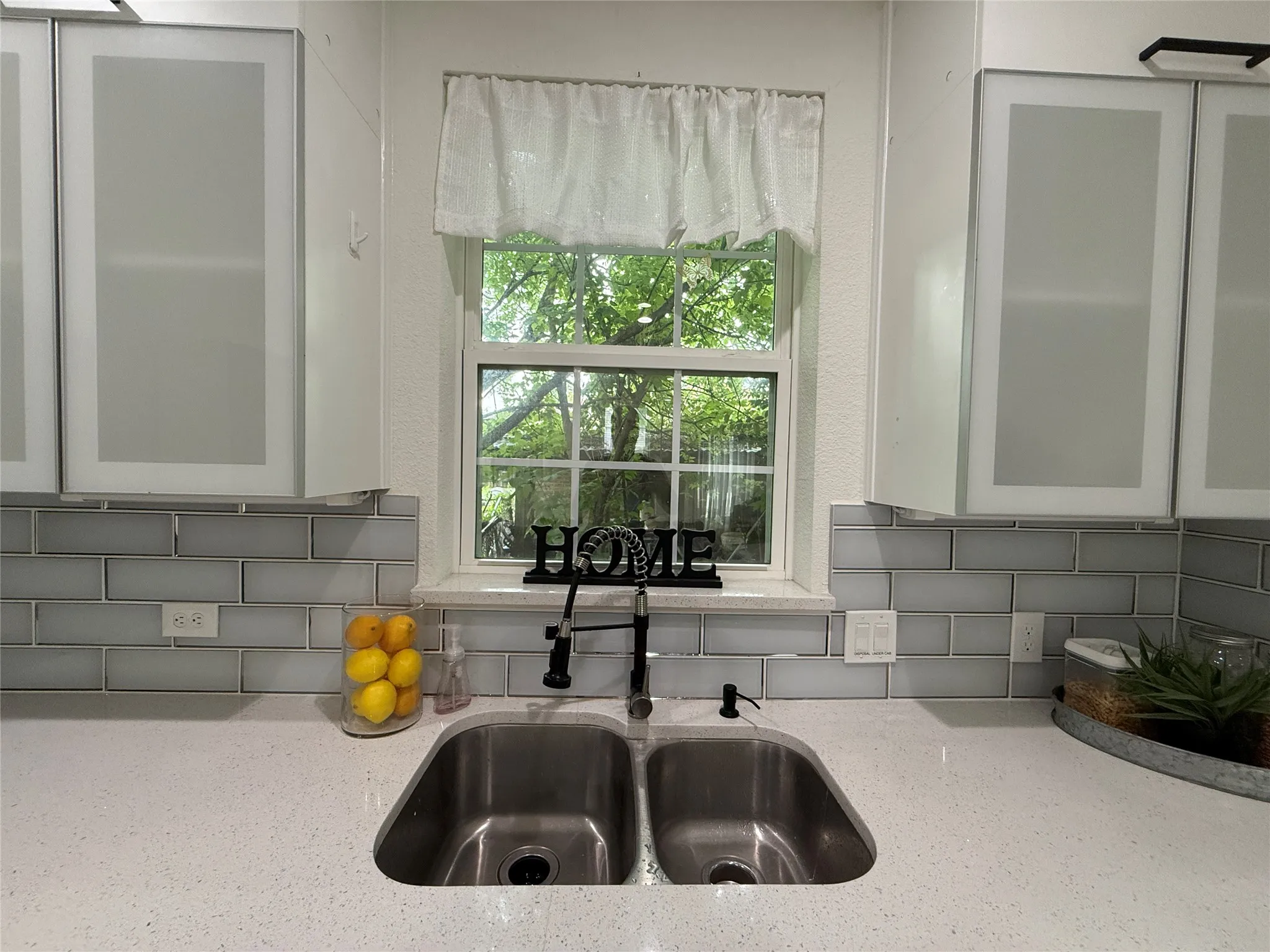 Single Family Residence For Sale in Kaufman County , 201 E 10th Street, Kaufman, Texas 75142, 4 Bedroom, 3 Bathroom, 2 Garage spaces, 1,963 Sqft, built in 2022, mls#21401608, Real Estate Agent in Kaufman, Homes For Sale in Kaufman county, Homes For Sale in Kaufman, Realtor in Kaufman Texas, Real Estate Brokerage Independent Realty Texas, Luminita Cordes Realtor