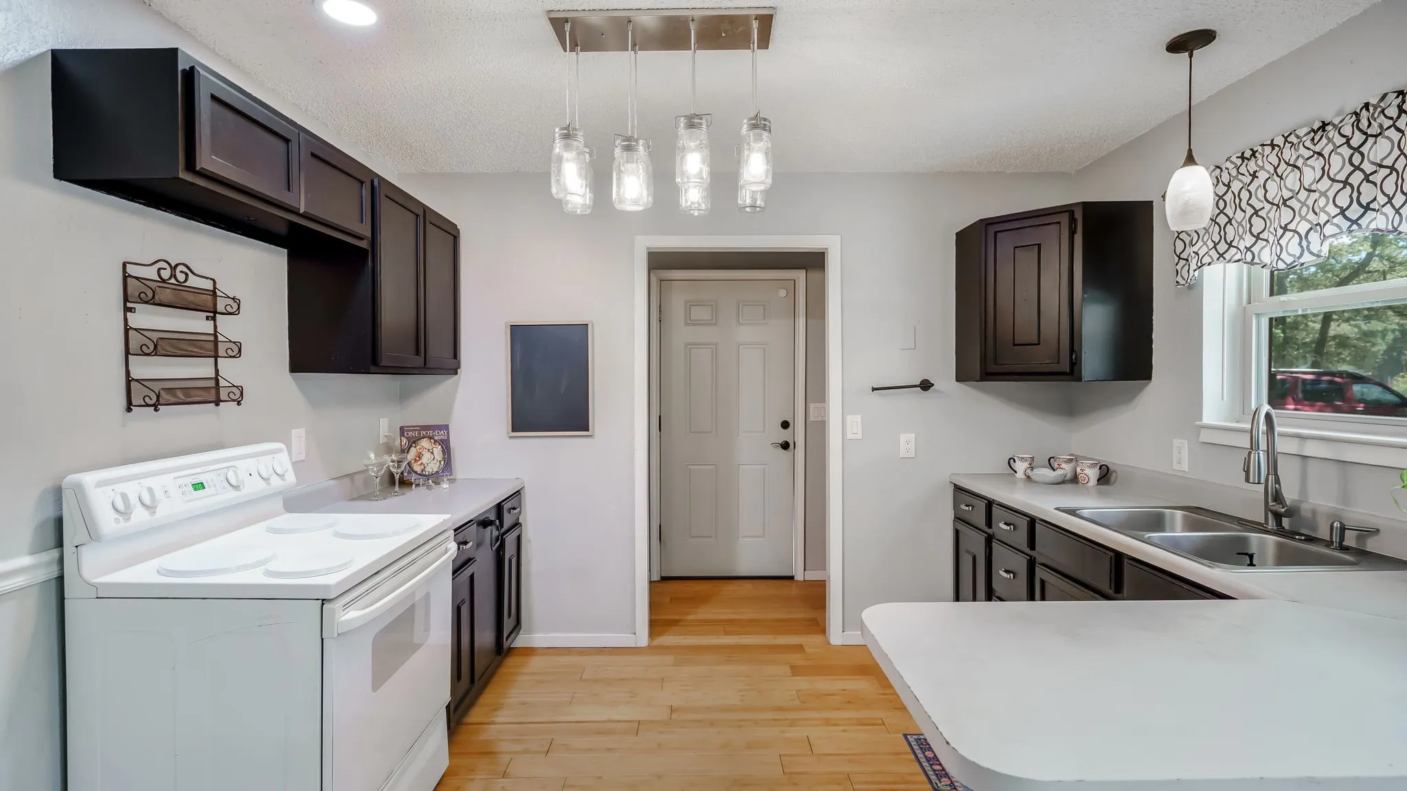 Single Family Residence For Sale in Denton County , 210 Surveyors Road, Krugerville, Texas 76227, 3 Bedroom, 1 Bathroom, Garage spaces, 1,266 Sqft, built in 1985, mls#21374619, Real Estate Agent in Krugerville, Homes For Sale in Denton county, Homes For Sale in Krugerville, Realtor in Krugerville Texas, Real Estate Brokerage Independent Realty Texas, Luminita Cordes Realtor
