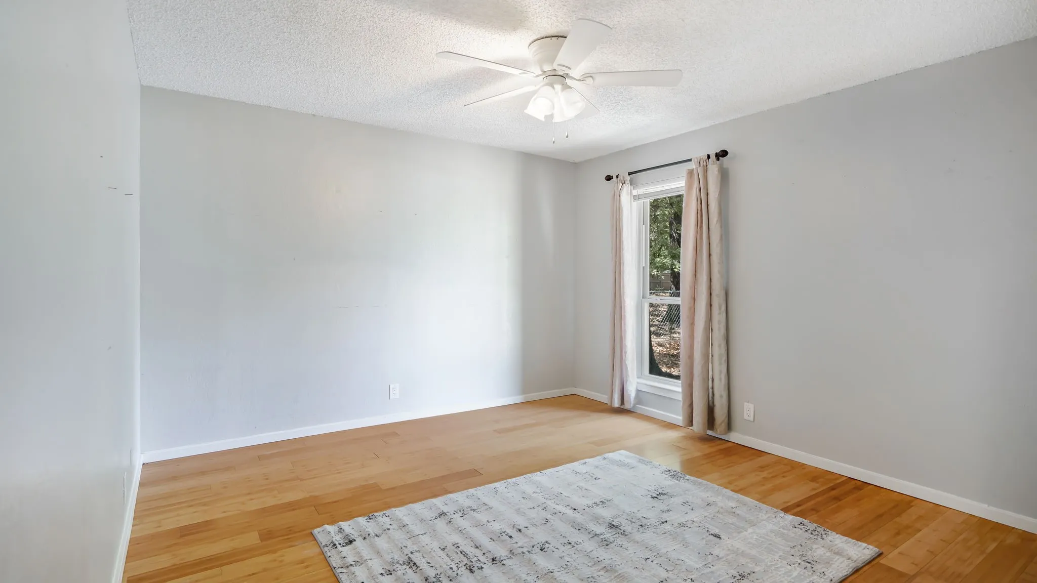 Single Family Residence For Sale in Denton County , 210 Surveyors Road, Krugerville, Texas 76227, 3 Bedroom, 1 Bathroom, Garage spaces, 1,266 Sqft, built in 1985, mls#21374619, Real Estate Agent in Krugerville, Homes For Sale in Denton county, Homes For Sale in Krugerville, Realtor in Krugerville Texas, Real Estate Brokerage Independent Realty Texas, Luminita Cordes Realtor