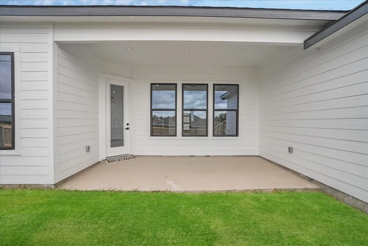 Covered patio featuring a concrete surface and recessed lighting