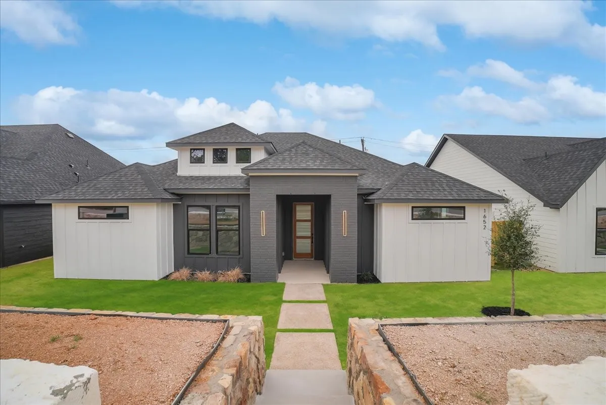 Single Family Residence For Sale in Dallas County , 1652 W Wintergreen Road, Lancaster, Texas 75134, 4 Bedroom, 2 Bathroom, 2 Garage spaces, 1,891 Sqft, built in 2026, mls#21401606, Real Estate Agent in Lancaster, Homes For Sale in Dallas county, Homes For Sale in Lancaster, Realtor in Lancaster Texas, Real Estate Brokerage Independent Realty Texas, Luminita Cordes Realtor