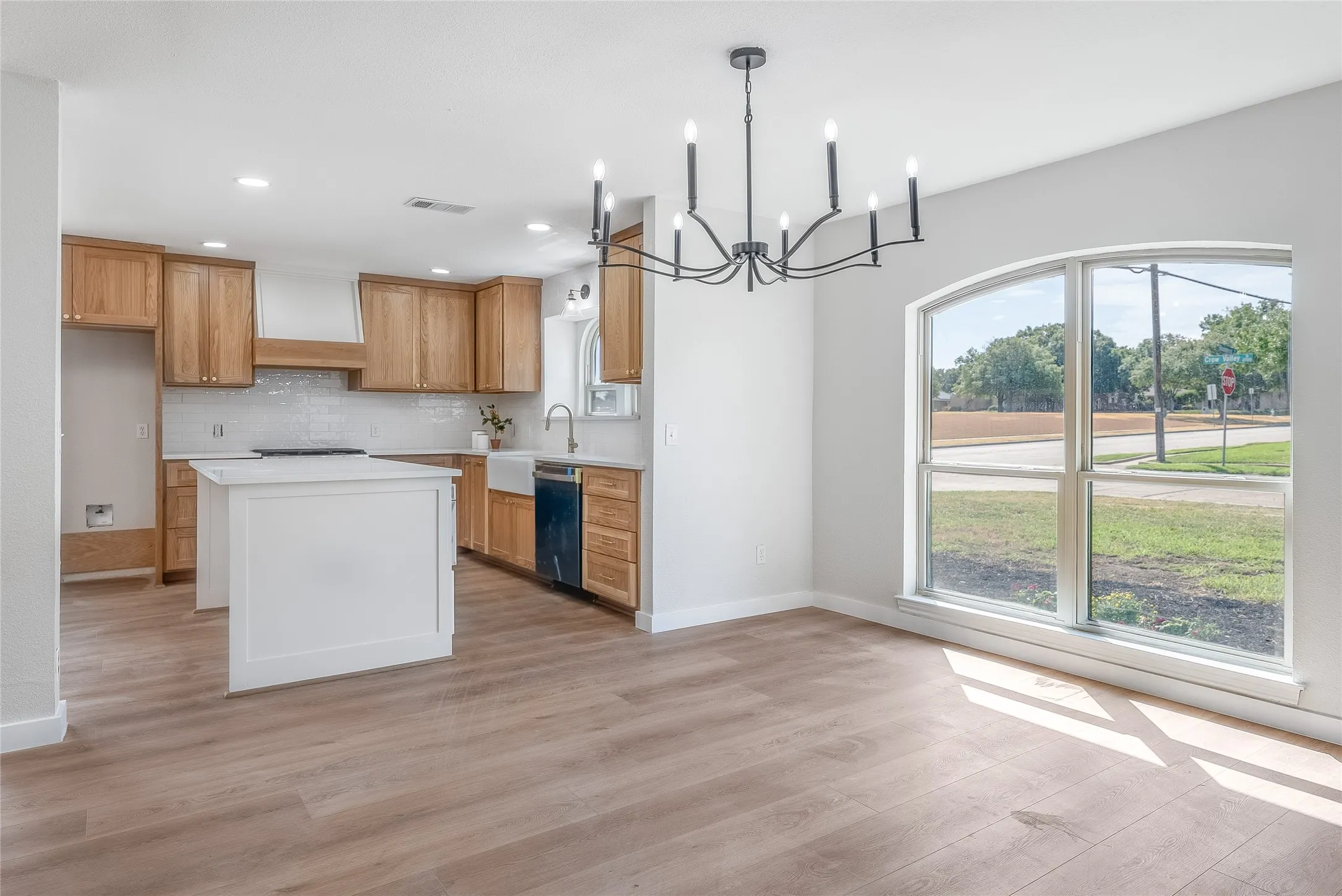 Single Family Residence For Sale in Collin County , 2701 Crow Valley Trail, Plano, Texas 75023, 4 Bedroom, 3 Bathroom, 2 Garage spaces, 2,470 Sqft, built in 1978, mls#21388636, Real Estate Agent in Plano, Homes For Sale in Collin county, Homes For Sale in Plano, Realtor in Plano Texas, Real Estate Brokerage Independent Realty Texas, Luminita Cordes Realtor
