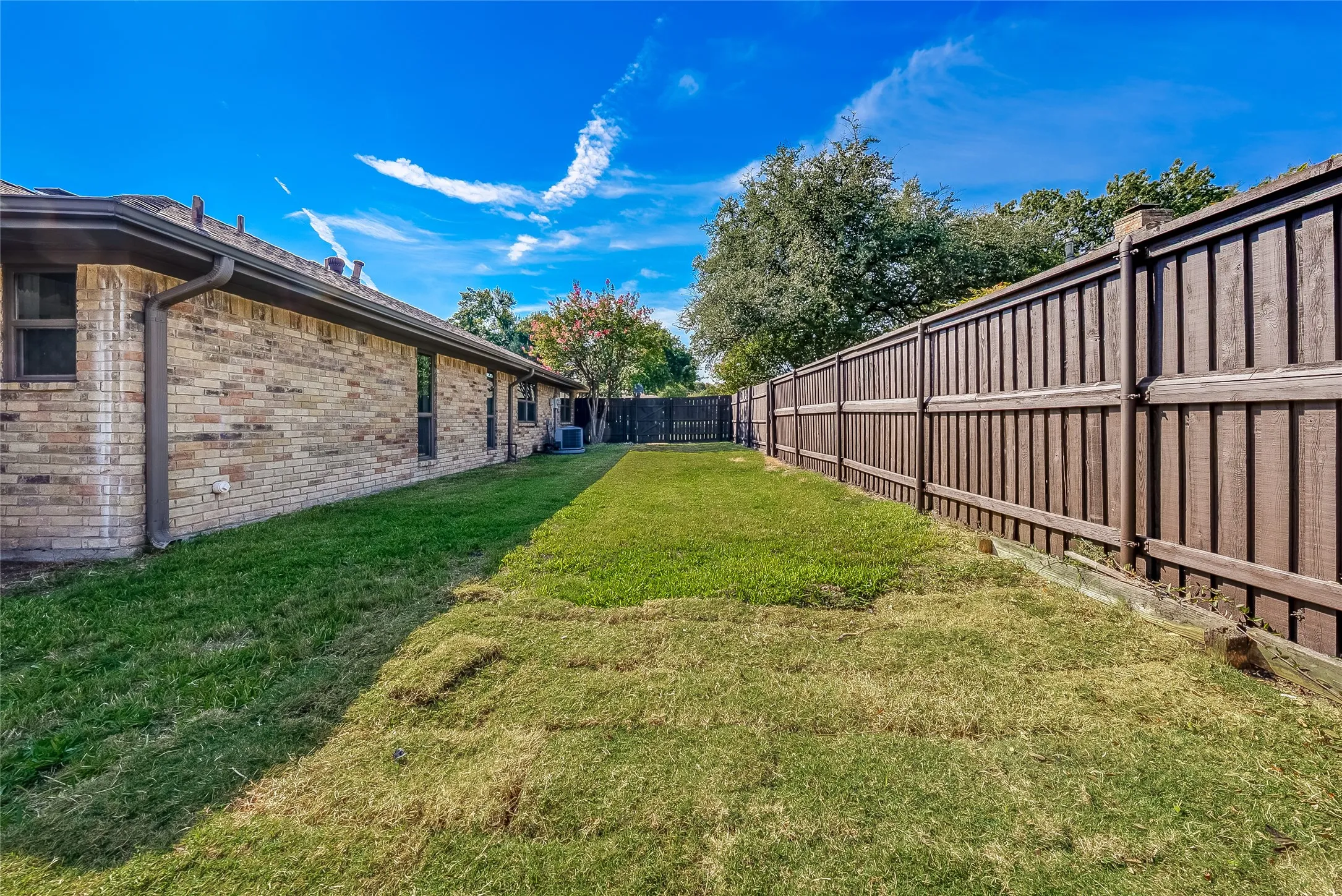 Single Family Residence For Sale in Collin County , 2701 Crow Valley Trail, Plano, Texas 75023, 4 Bedroom, 3 Bathroom, 2 Garage spaces, 2,470 Sqft, built in 1978, mls#21388636, Real Estate Agent in Plano, Homes For Sale in Collin county, Homes For Sale in Plano, Realtor in Plano Texas, Real Estate Brokerage Independent Realty Texas, Luminita Cordes Realtor