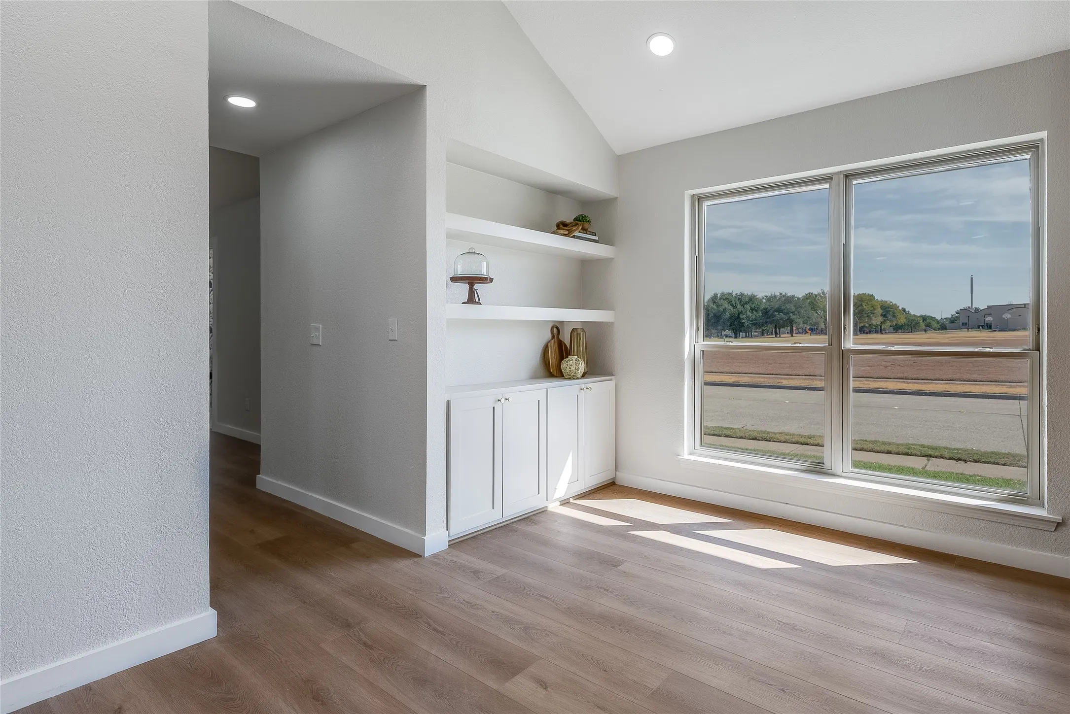 Single Family Residence For Sale in Collin County , 2701 Crow Valley Trail, Plano, Texas 75023, 4 Bedroom, 3 Bathroom, 2 Garage spaces, 2,470 Sqft, built in 1978, mls#21388636, Real Estate Agent in Plano, Homes For Sale in Collin county, Homes For Sale in Plano, Realtor in Plano Texas, Real Estate Brokerage Independent Realty Texas, Luminita Cordes Realtor