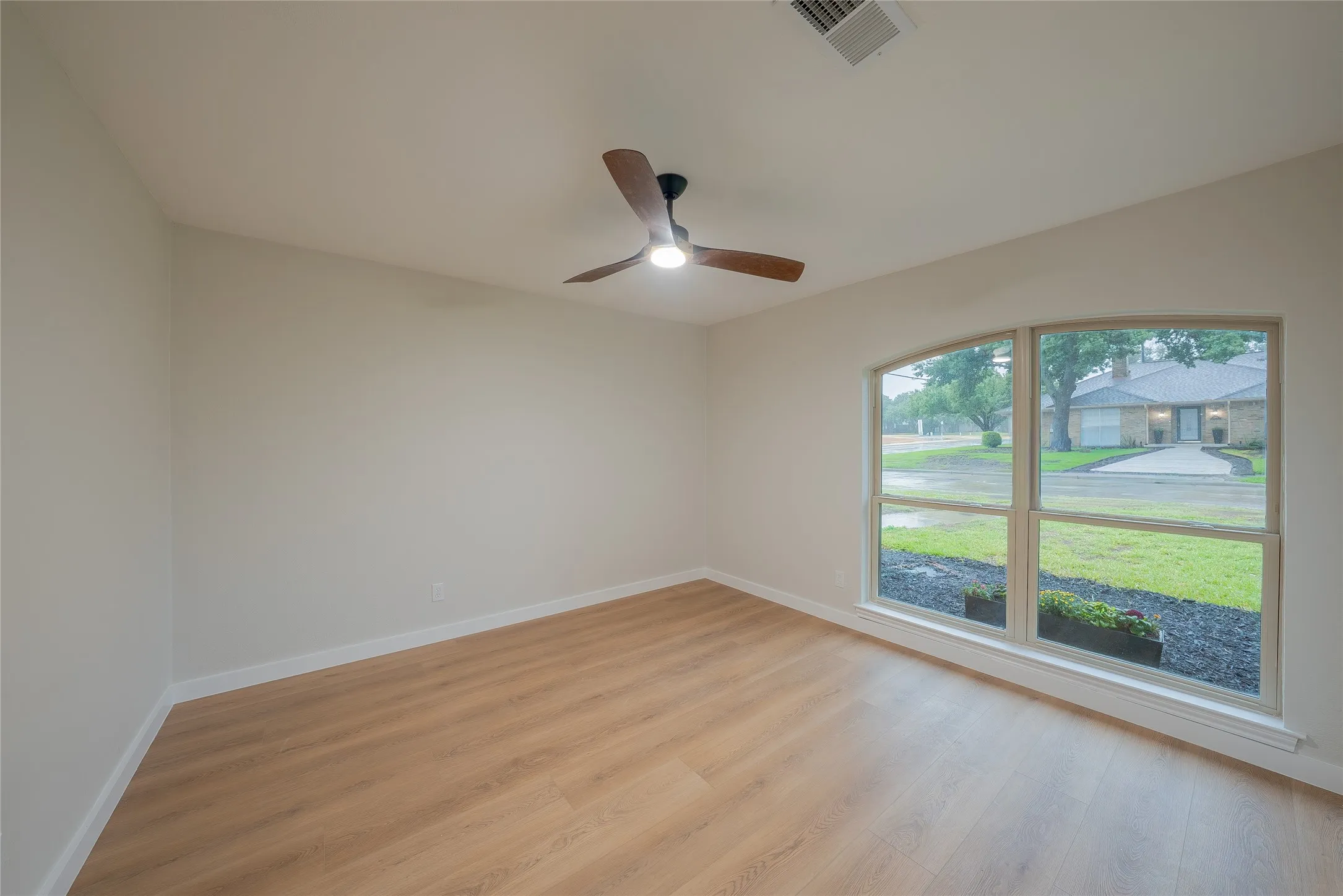 Single Family Residence For Sale in Collin County , 2701 Crow Valley Trail, Plano, Texas 75023, 4 Bedroom, 3 Bathroom, 2 Garage spaces, 2,470 Sqft, built in 1978, mls#21388636, Real Estate Agent in Plano, Homes For Sale in Collin county, Homes For Sale in Plano, Realtor in Plano Texas, Real Estate Brokerage Independent Realty Texas, Luminita Cordes Realtor