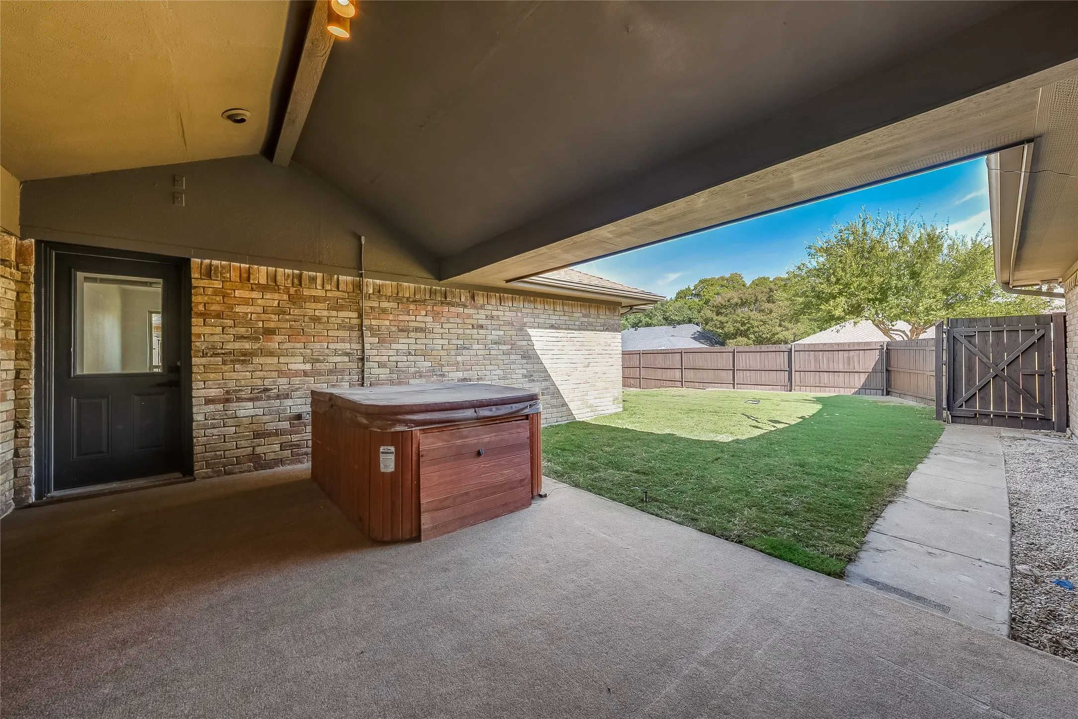Single Family Residence For Sale in Collin County , 2701 Crow Valley Trail, Plano, Texas 75023, 4 Bedroom, 3 Bathroom, 2 Garage spaces, 2,470 Sqft, built in 1978, mls#21388636, Real Estate Agent in Plano, Homes For Sale in Collin county, Homes For Sale in Plano, Realtor in Plano Texas, Real Estate Brokerage Independent Realty Texas, Luminita Cordes Realtor