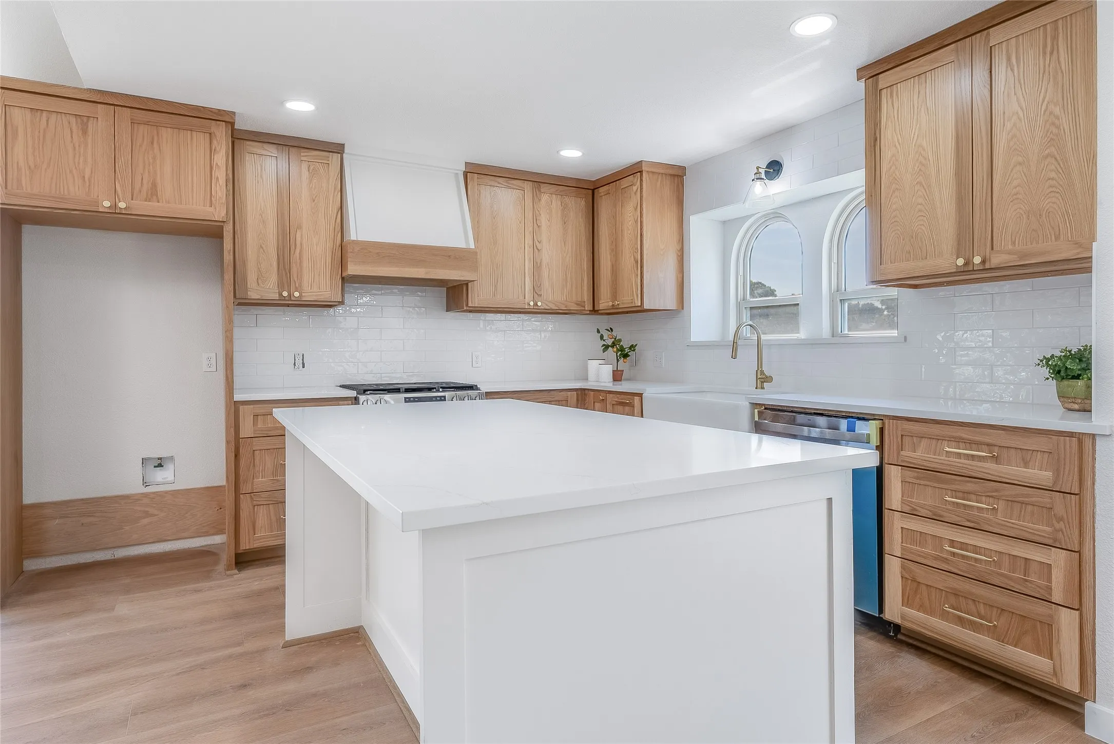 Single Family Residence For Sale in Collin County , 2701 Crow Valley Trail, Plano, Texas 75023, 4 Bedroom, 3 Bathroom, 2 Garage spaces, 2,470 Sqft, built in 1978, mls#21388636, Real Estate Agent in Plano, Homes For Sale in Collin county, Homes For Sale in Plano, Realtor in Plano Texas, Real Estate Brokerage Independent Realty Texas, Luminita Cordes Realtor