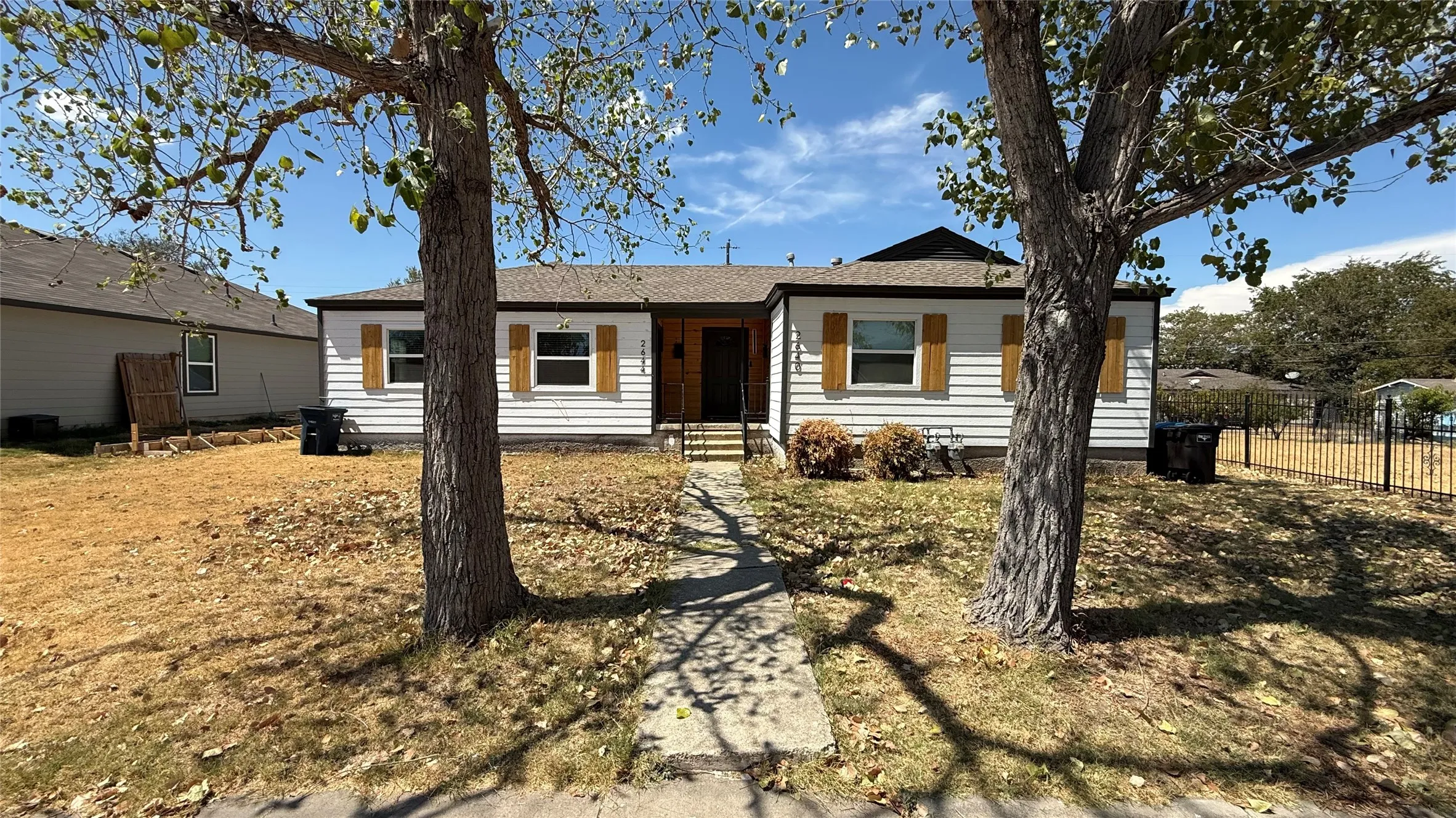 Duplex For Rent in Tarrant County , 2644 Berryhill Drive, Fort Worth, Texas 76105, 2 Bedroom, 1 Bathroom, Garage spaces, 1,478 Sqft, built in 1950, mls#21401629, Real Estate Agent in Fort Worth, Homes For Rent in Tarrant county, Homes For Rent in Fort Worth, Realtor in Fort Worth Texas, Real Estate Brokerage Independent Realty Texas, Luminita Cordes Realtor