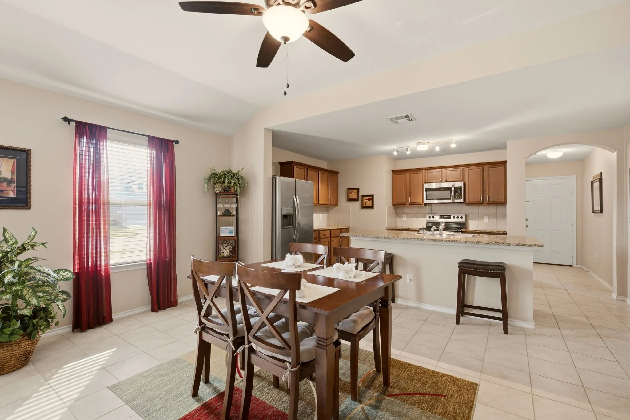 Casual dining, formal dining...round table, rectangular or oval table....the choice is yours.