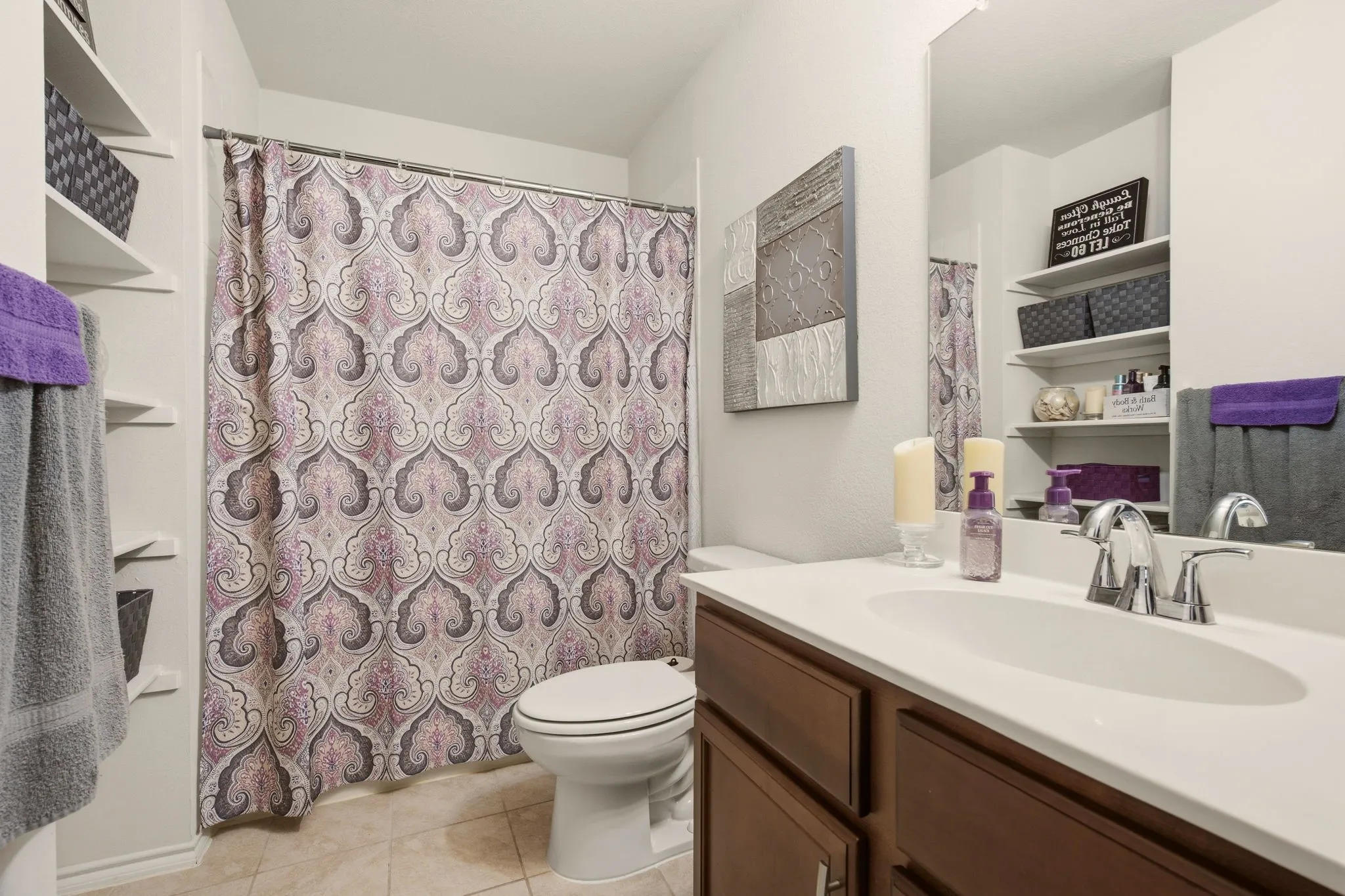 Full bath 2 is also sparkling clean, ready for family & guest use.