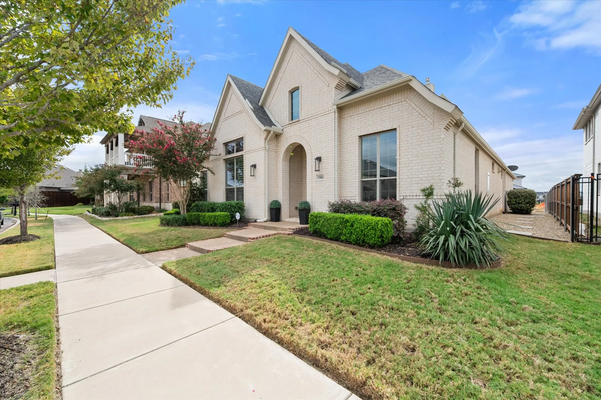 Single Family Residence For Sale in Tarrant County , 3584 Plum Vista Place, Arlington, Texas 76005, 3 Bedroom, 4 Bathroom, 2 Garage spaces, 3,393 Sqft, built in 2017, mls#21398023, Real Estate Agent in Arlington, Homes For Sale in Tarrant county, Homes For Sale in Arlington, Realtor in Arlington Texas, Real Estate Brokerage Independent Realty Texas, Luminita Cordes Realtor