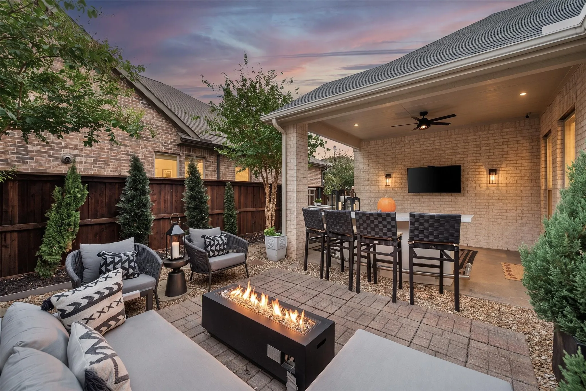 Single Family Residence For Sale in Tarrant County , 3584 Plum Vista Place, Arlington, Texas 76005, 3 Bedroom, 4 Bathroom, 2 Garage spaces, 3,393 Sqft, built in 2017, mls#21398023, Real Estate Agent in Arlington, Homes For Sale in Tarrant county, Homes For Sale in Arlington, Realtor in Arlington Texas, Real Estate Brokerage Independent Realty Texas, Luminita Cordes Realtor
