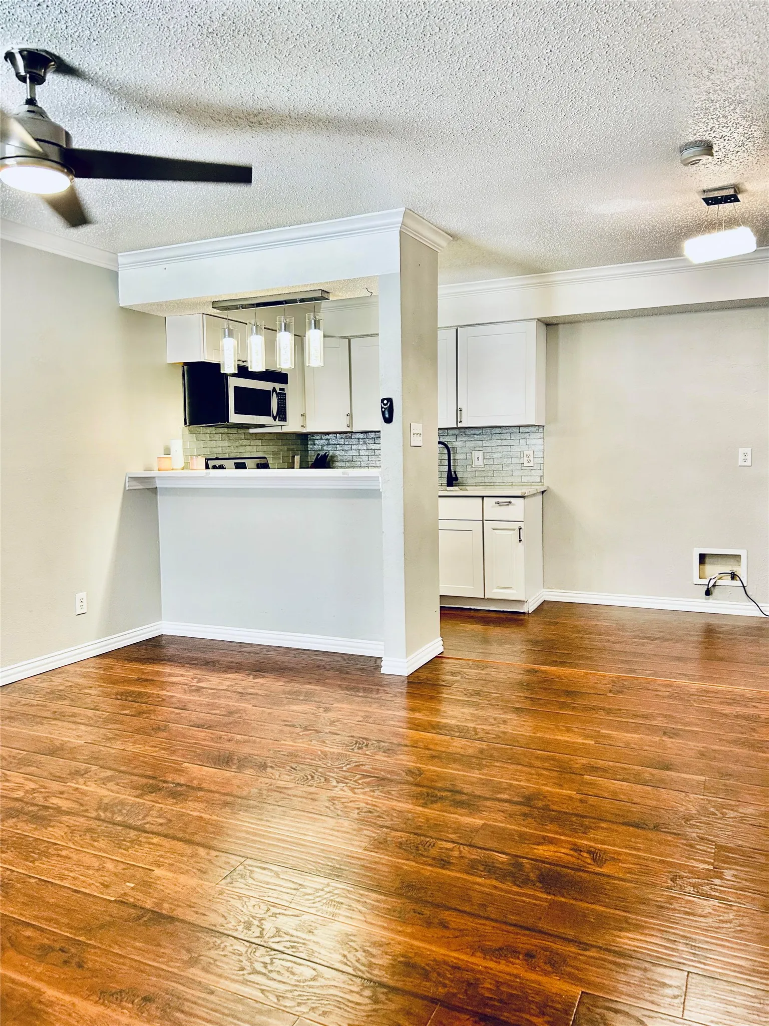Condominium For Rent in Dallas County , 3022 Forest Lane 319, Dallas, Texas 75234, 1 Bedroom, 1 Bathroom, Garage spaces, 552 Sqft, built in 1982, mls#21401605, Real Estate Agent in Dallas, Homes For Rent in Dallas county, Homes For Rent in Dallas, Realtor in Dallas Texas, Real Estate Brokerage Independent Realty Texas, Luminita Cordes Realtor