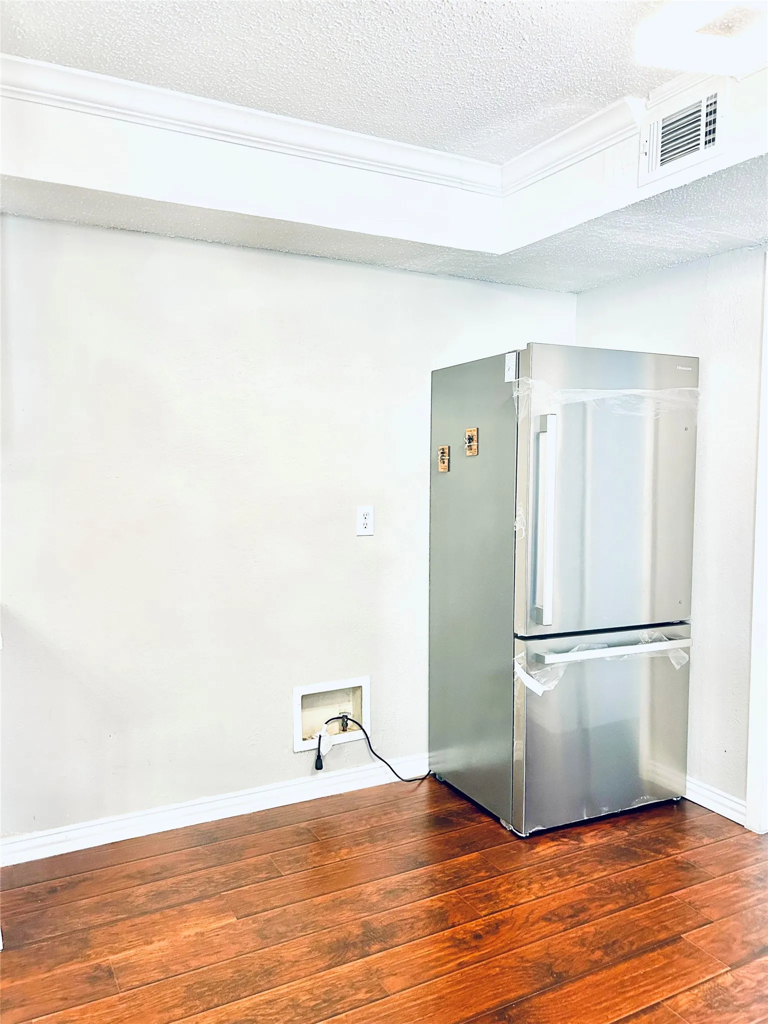 Condominium For Rent in Dallas County , 3022 Forest Lane 319, Dallas, Texas 75234, 1 Bedroom, 1 Bathroom, Garage spaces, 552 Sqft, built in 1982, mls#21401605, Real Estate Agent in Dallas, Homes For Rent in Dallas county, Homes For Rent in Dallas, Realtor in Dallas Texas, Real Estate Brokerage Independent Realty Texas, Luminita Cordes Realtor
