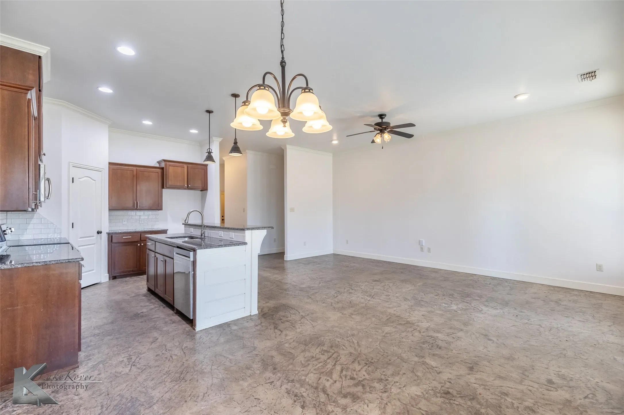 Duplex For Rent in Taylor County , 3804 Carrera Lane, Abilene, Texas 79602, 3 Bedroom, 2 Bathroom, 2 Garage spaces, 1,539 Sqft, built in 2016, mls#21401638, Real Estate Agent in Abilene, Homes For Rent in Taylor county, Homes For Rent in Abilene, Realtor in Abilene Texas, Real Estate Brokerage Independent Realty Texas, Luminita Cordes Realtor