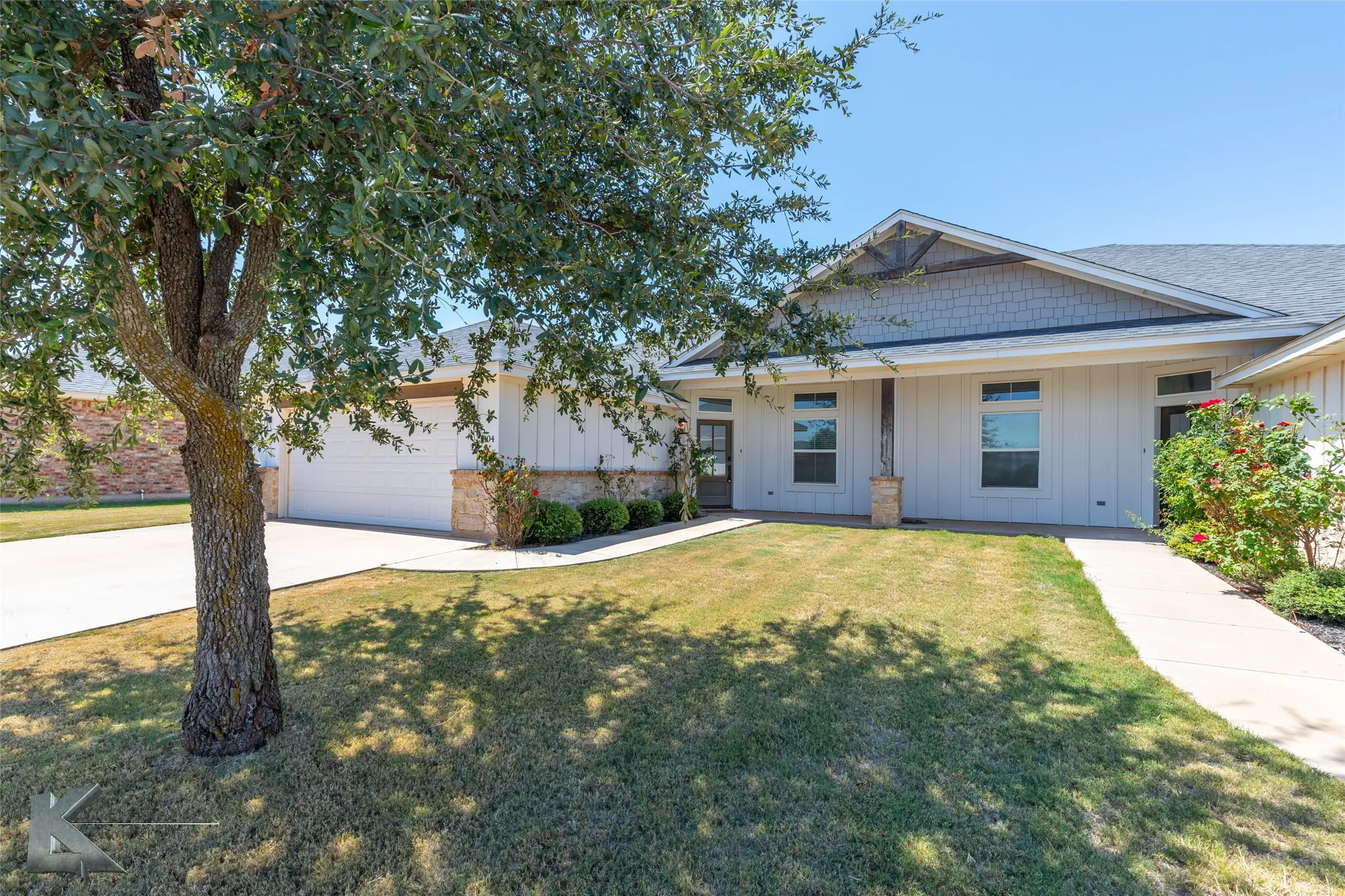Duplex For Rent in Taylor County , 3804 Carrera Lane, Abilene, Texas 79602, 3 Bedroom, 2 Bathroom, 2 Garage spaces, 1,539 Sqft, built in 2016, mls#21401638, Real Estate Agent in Abilene, Homes For Rent in Taylor county, Homes For Rent in Abilene, Realtor in Abilene Texas, Real Estate Brokerage Independent Realty Texas, Luminita Cordes Realtor