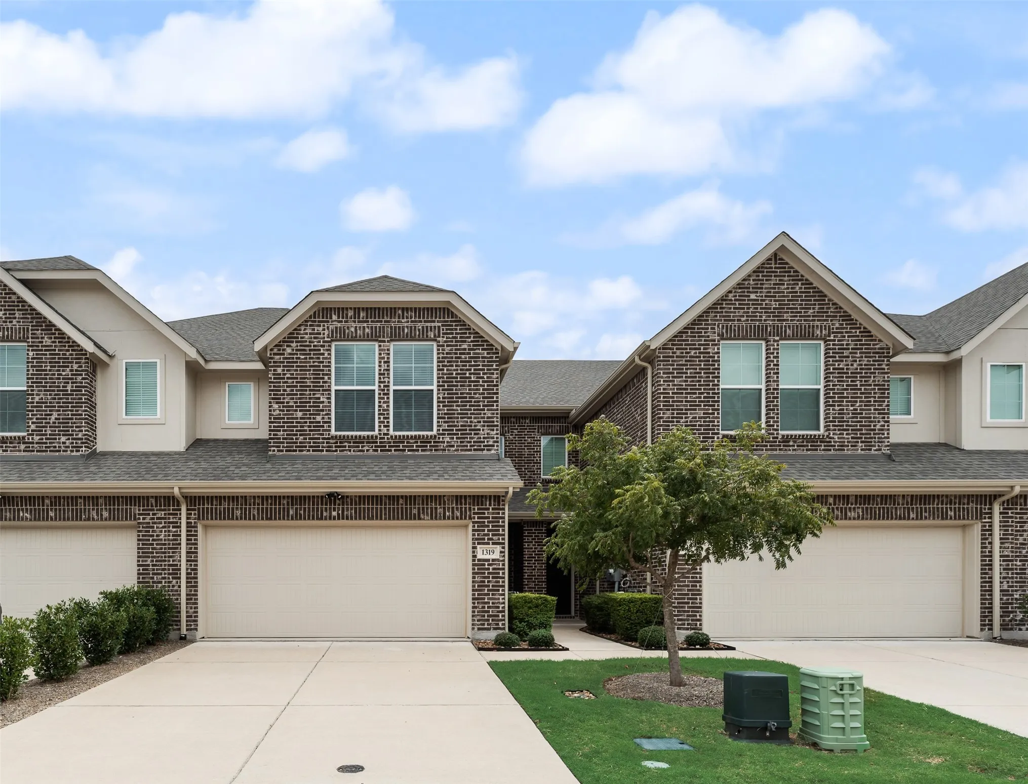 Single Family Residence For Sale in Collin County , 1319 Hill Country Place, Celina, Texas 75009, 3 Bedroom, 3 Bathroom, 2 Garage spaces, 1,885 Sqft, built in 2023, mls#21391936, Real Estate Agent in Celina, Homes For Sale in Collin county, Homes For Sale in Celina, Realtor in Celina Texas, Real Estate Brokerage Independent Realty Texas, Luminita Cordes Realtor
