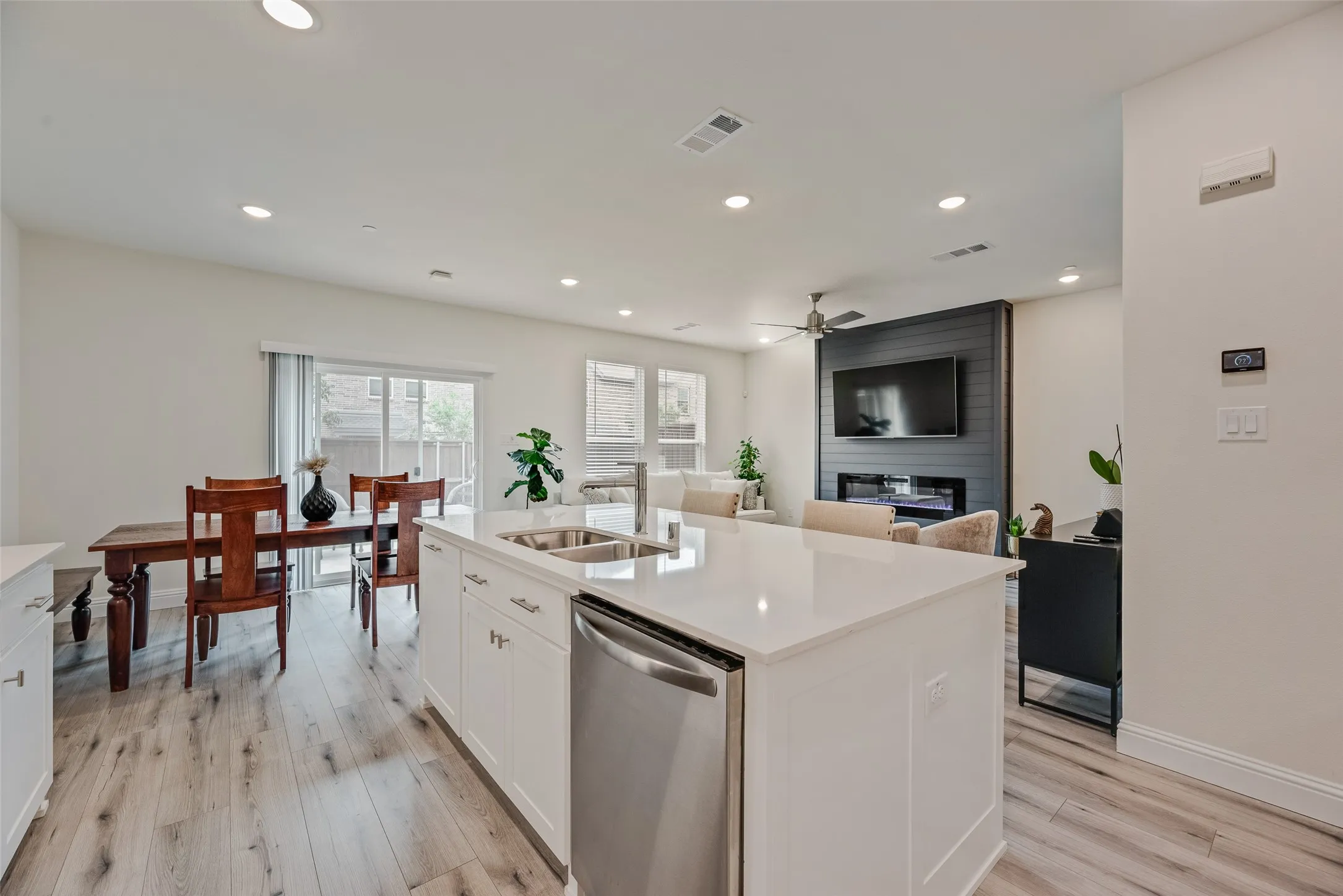 Single Family Residence For Sale in Collin County , 1319 Hill Country Place, Celina, Texas 75009, 3 Bedroom, 3 Bathroom, 2 Garage spaces, 1,885 Sqft, built in 2023, mls#21391936, Real Estate Agent in Celina, Homes For Sale in Collin county, Homes For Sale in Celina, Realtor in Celina Texas, Real Estate Brokerage Independent Realty Texas, Luminita Cordes Realtor