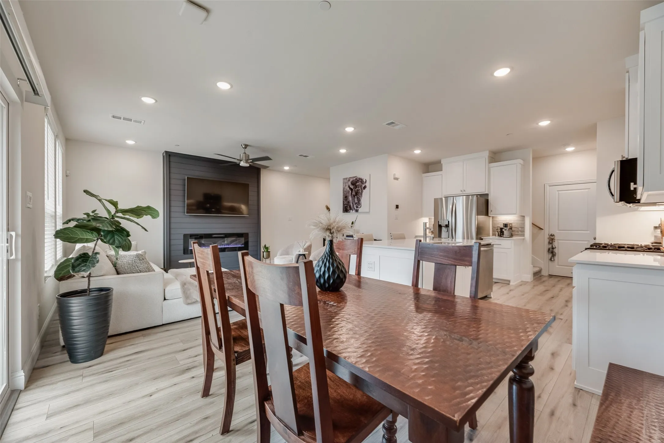 Single Family Residence For Sale in Collin County , 1319 Hill Country Place, Celina, Texas 75009, 3 Bedroom, 3 Bathroom, 2 Garage spaces, 1,885 Sqft, built in 2023, mls#21391936, Real Estate Agent in Celina, Homes For Sale in Collin county, Homes For Sale in Celina, Realtor in Celina Texas, Real Estate Brokerage Independent Realty Texas, Luminita Cordes Realtor