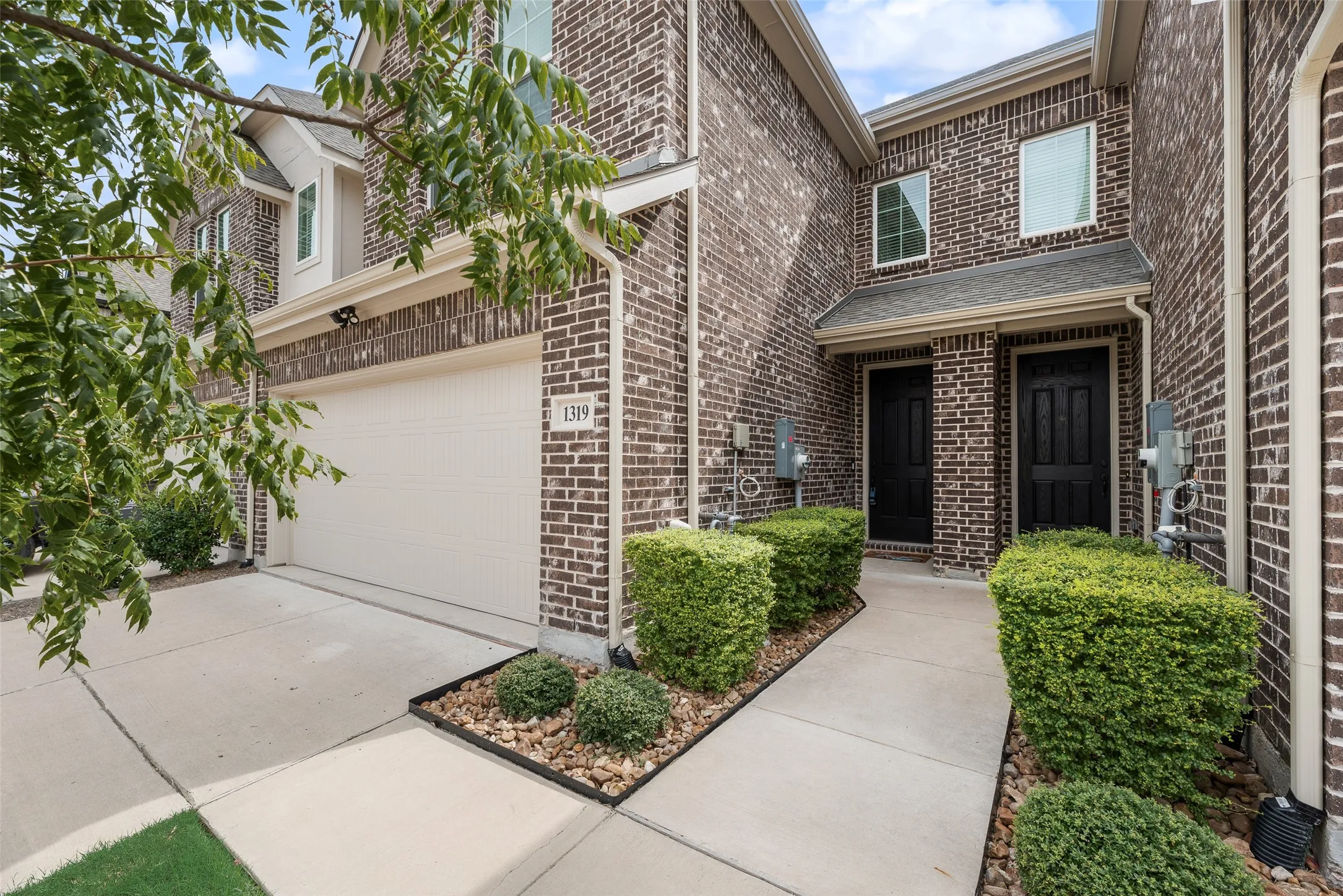 Attached garage, w/HOA well-maintained landscaping, and individual entrances