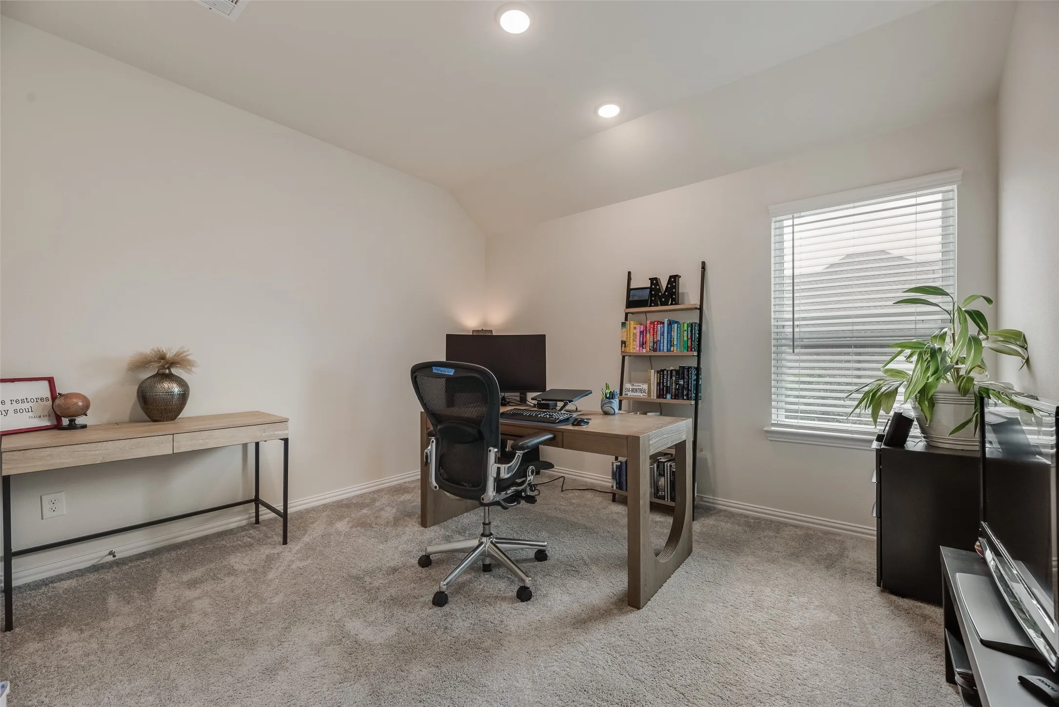 Single Family Residence For Sale in Collin County , 1319 Hill Country Place, Celina, Texas 75009, 3 Bedroom, 3 Bathroom, 2 Garage spaces, 1,885 Sqft, built in 2023, mls#21391936, Real Estate Agent in Celina, Homes For Sale in Collin county, Homes For Sale in Celina, Realtor in Celina Texas, Real Estate Brokerage Independent Realty Texas, Luminita Cordes Realtor