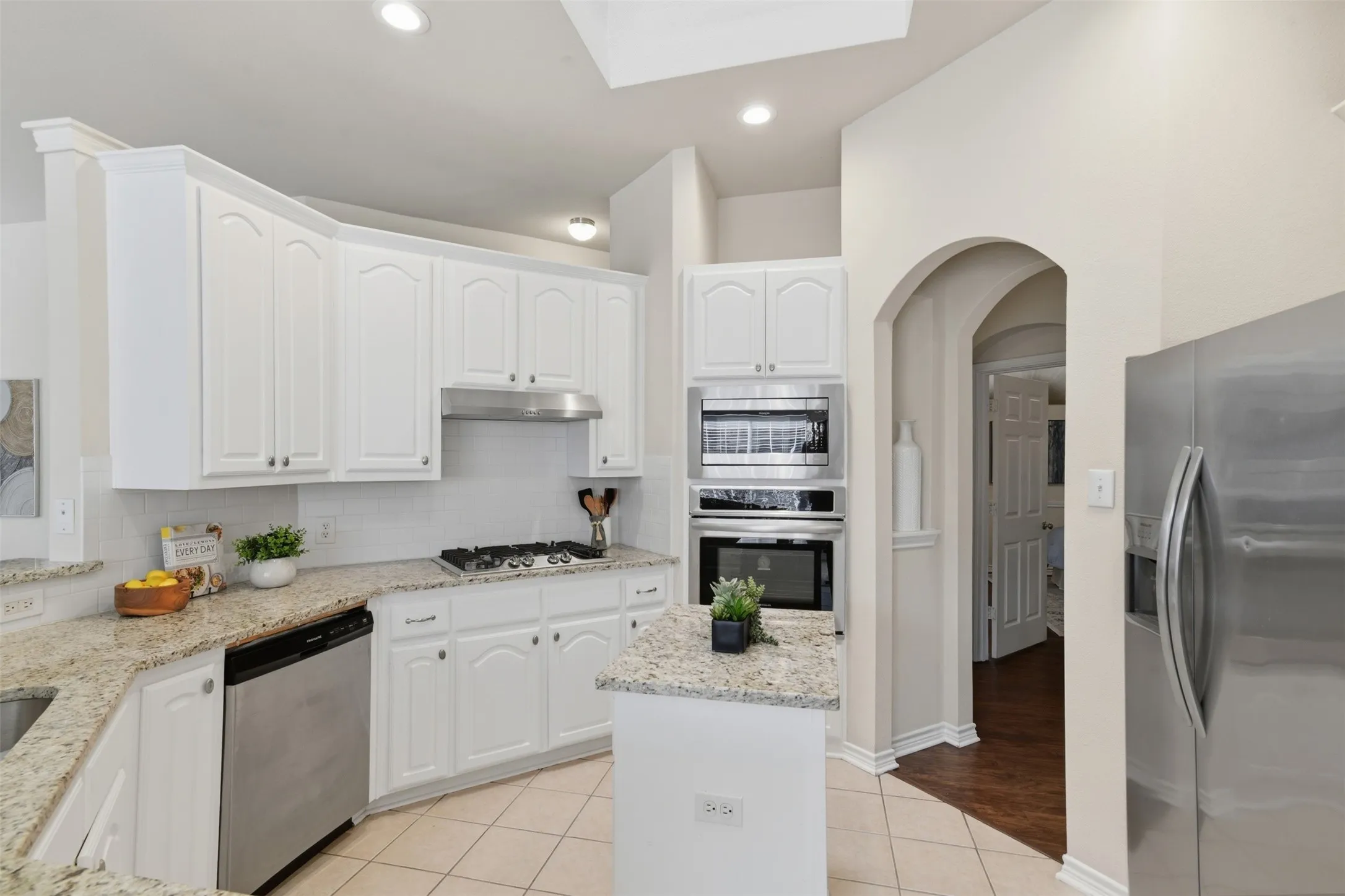 Single Family Residence For Sale in Denton County , 416 Kyle Lane, Lewisville, Texas 75067, 3 Bedroom, 2 Bathroom, 2 Garage spaces, 1,931 Sqft, built in 2000, mls#21401461, Real Estate Agent in Lewisville, Homes For Sale in Denton county, Homes For Sale in Lewisville, Realtor in Lewisville Texas, Real Estate Brokerage Independent Realty Texas, Luminita Cordes Realtor