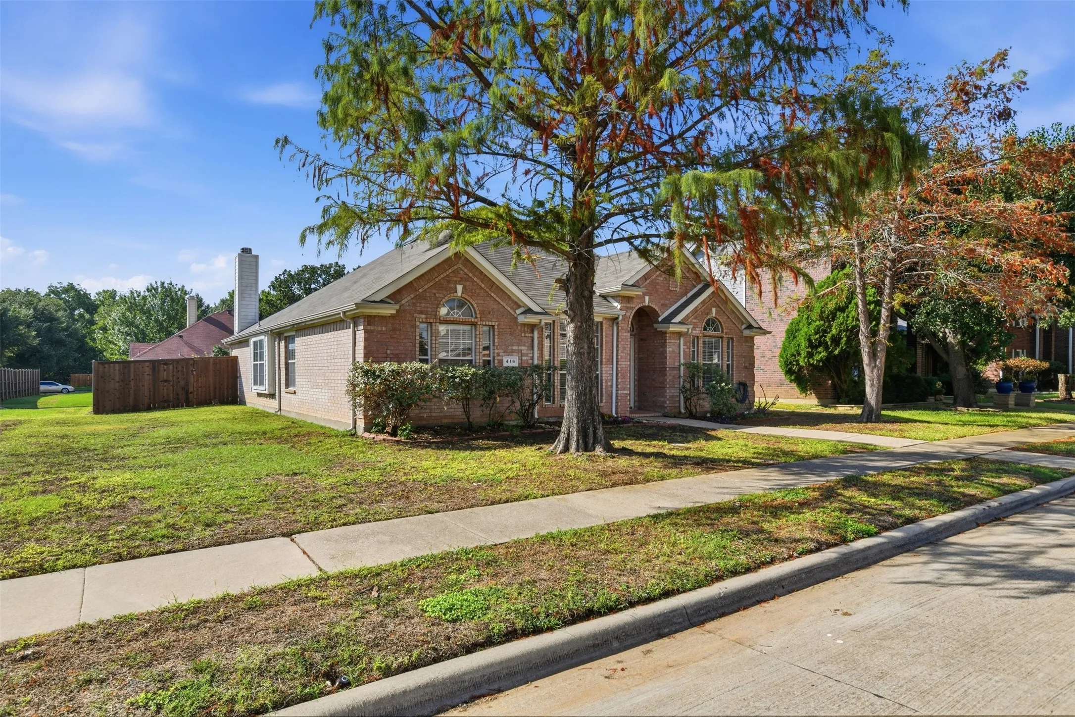 Single Family Residence For Sale in Denton County , 416 Kyle Lane, Lewisville, Texas 75067, 3 Bedroom, 2 Bathroom, 2 Garage spaces, 1,931 Sqft, built in 2000, mls#21401461, Real Estate Agent in Lewisville, Homes For Sale in Denton county, Homes For Sale in Lewisville, Realtor in Lewisville Texas, Real Estate Brokerage Independent Realty Texas, Luminita Cordes Realtor