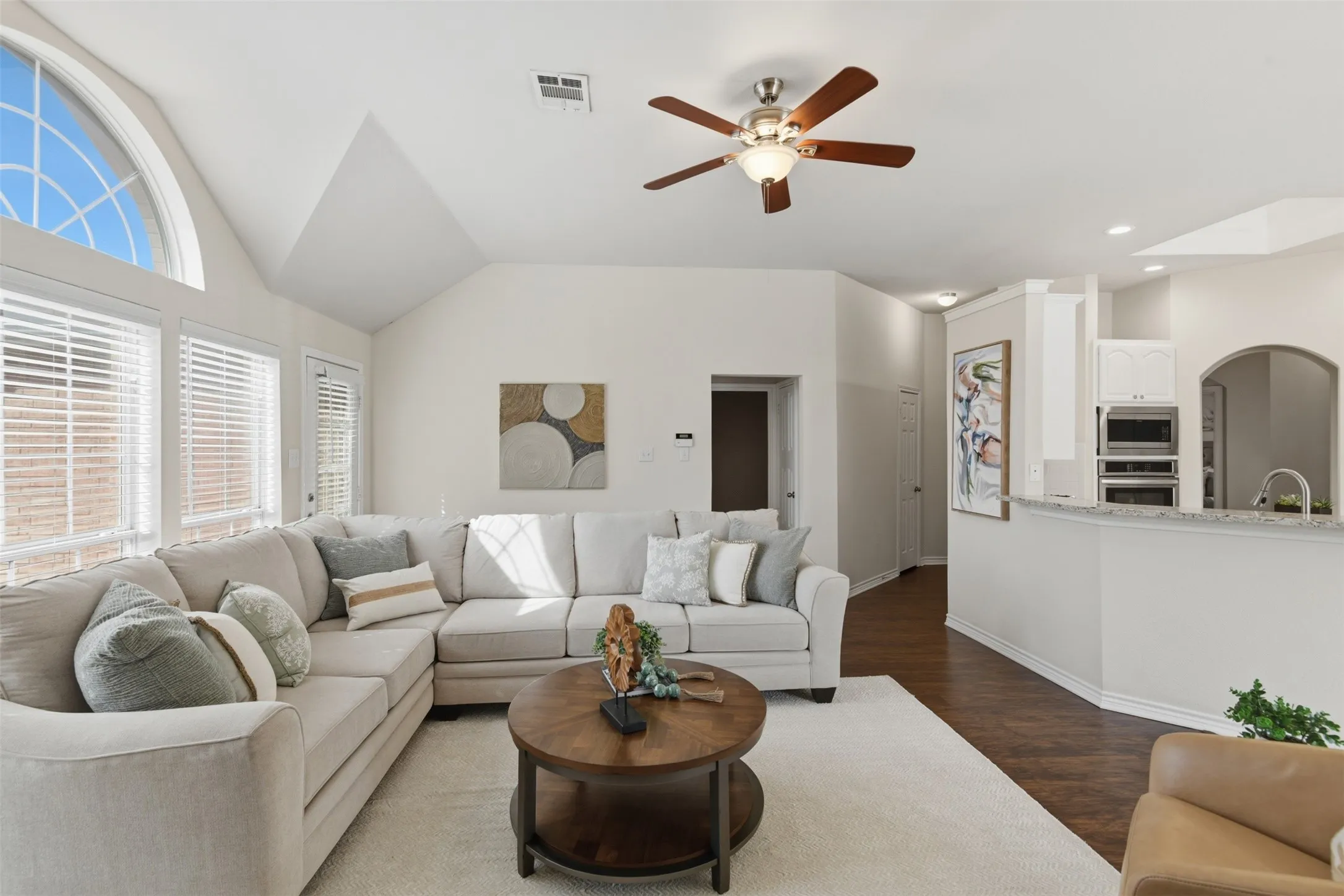 Single Family Residence For Sale in Denton County , 416 Kyle Lane, Lewisville, Texas 75067, 3 Bedroom, 2 Bathroom, 2 Garage spaces, 1,931 Sqft, built in 2000, mls#21401461, Real Estate Agent in Lewisville, Homes For Sale in Denton county, Homes For Sale in Lewisville, Realtor in Lewisville Texas, Real Estate Brokerage Independent Realty Texas, Luminita Cordes Realtor