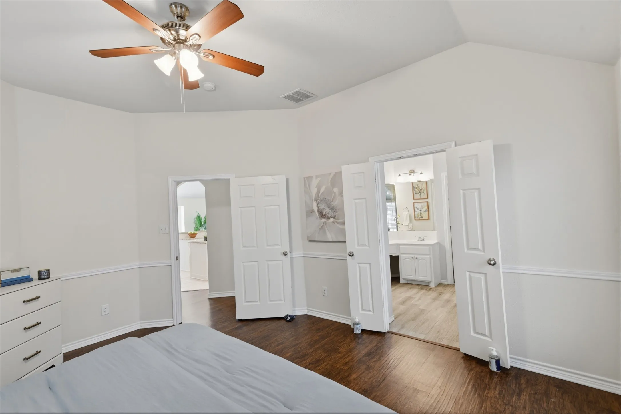 Single Family Residence For Sale in Denton County , 416 Kyle Lane, Lewisville, Texas 75067, 3 Bedroom, 2 Bathroom, 2 Garage spaces, 1,931 Sqft, built in 2000, mls#21401461, Real Estate Agent in Lewisville, Homes For Sale in Denton county, Homes For Sale in Lewisville, Realtor in Lewisville Texas, Real Estate Brokerage Independent Realty Texas, Luminita Cordes Realtor