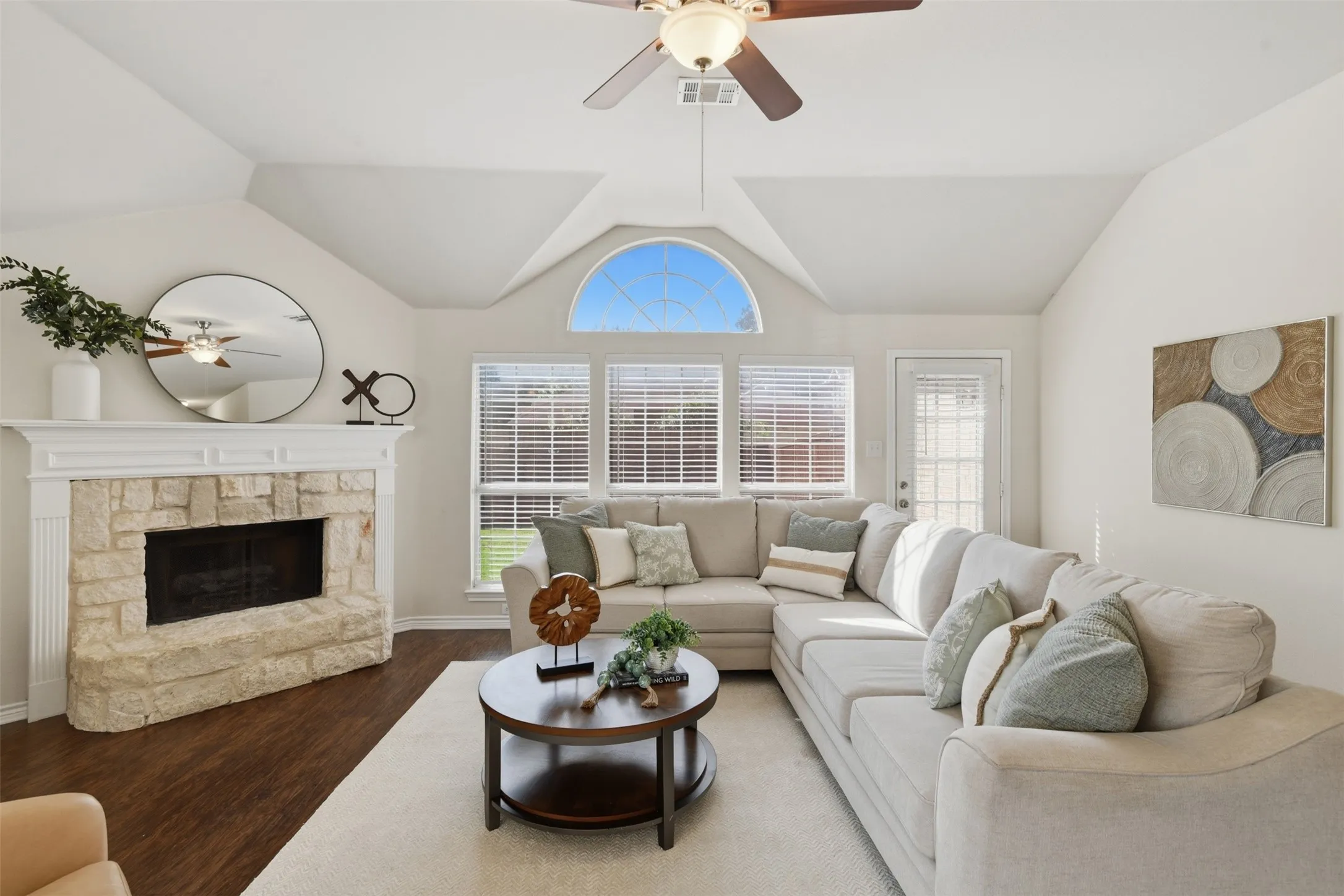 Single Family Residence For Sale in Denton County , 416 Kyle Lane, Lewisville, Texas 75067, 3 Bedroom, 2 Bathroom, 2 Garage spaces, 1,931 Sqft, built in 2000, mls#21401461, Real Estate Agent in Lewisville, Homes For Sale in Denton county, Homes For Sale in Lewisville, Realtor in Lewisville Texas, Real Estate Brokerage Independent Realty Texas, Luminita Cordes Realtor