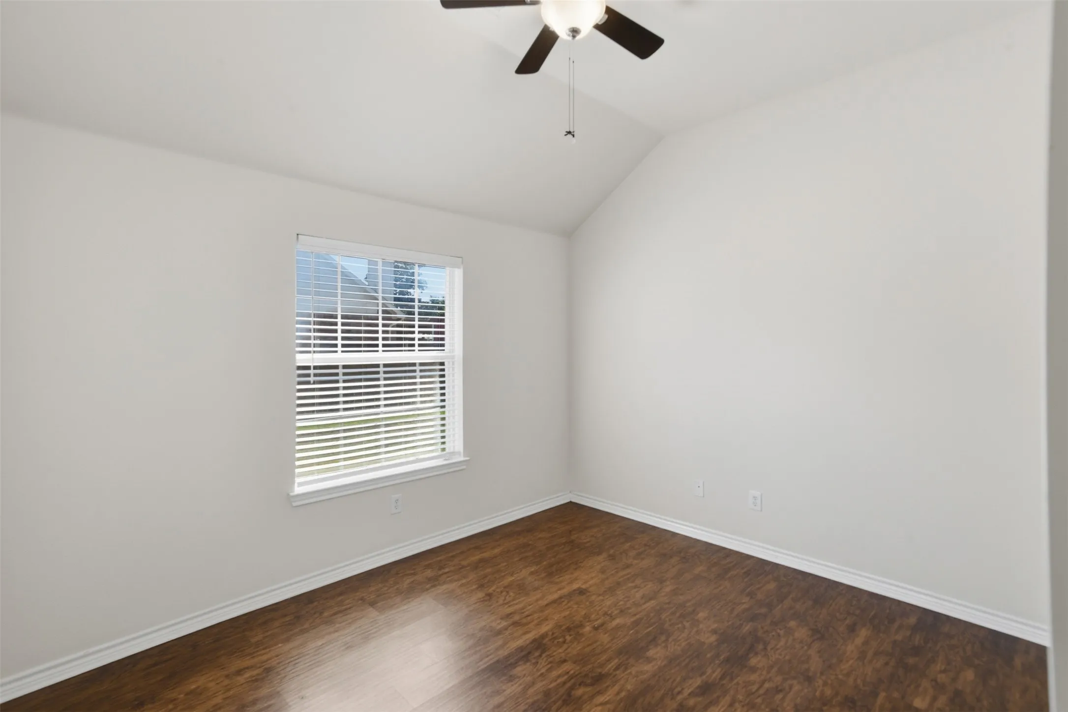 Single Family Residence For Sale in Denton County , 416 Kyle Lane, Lewisville, Texas 75067, 3 Bedroom, 2 Bathroom, 2 Garage spaces, 1,931 Sqft, built in 2000, mls#21401461, Real Estate Agent in Lewisville, Homes For Sale in Denton county, Homes For Sale in Lewisville, Realtor in Lewisville Texas, Real Estate Brokerage Independent Realty Texas, Luminita Cordes Realtor