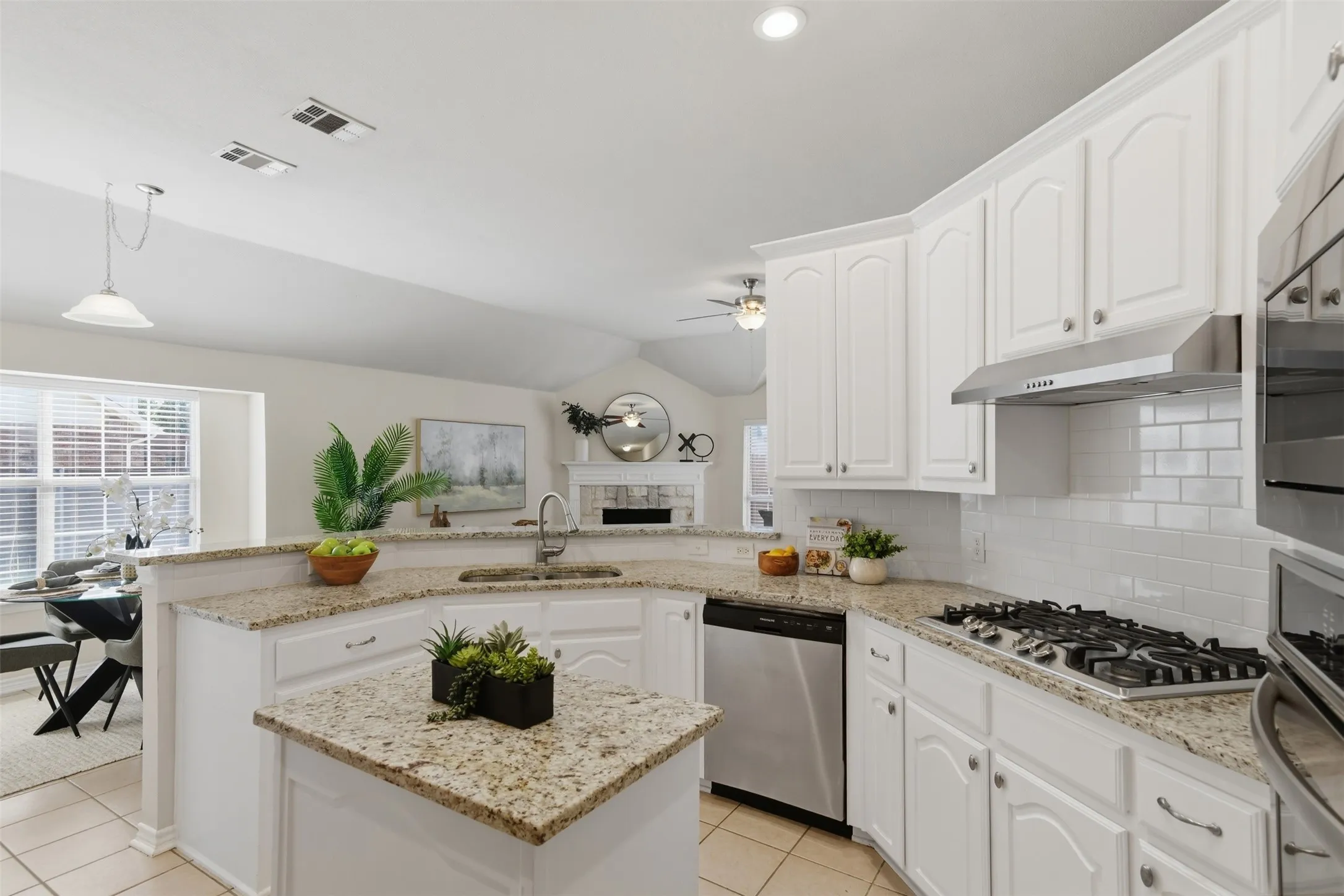 Single Family Residence For Sale in Denton County , 416 Kyle Lane, Lewisville, Texas 75067, 3 Bedroom, 2 Bathroom, 2 Garage spaces, 1,931 Sqft, built in 2000, mls#21401461, Real Estate Agent in Lewisville, Homes For Sale in Denton county, Homes For Sale in Lewisville, Realtor in Lewisville Texas, Real Estate Brokerage Independent Realty Texas, Luminita Cordes Realtor