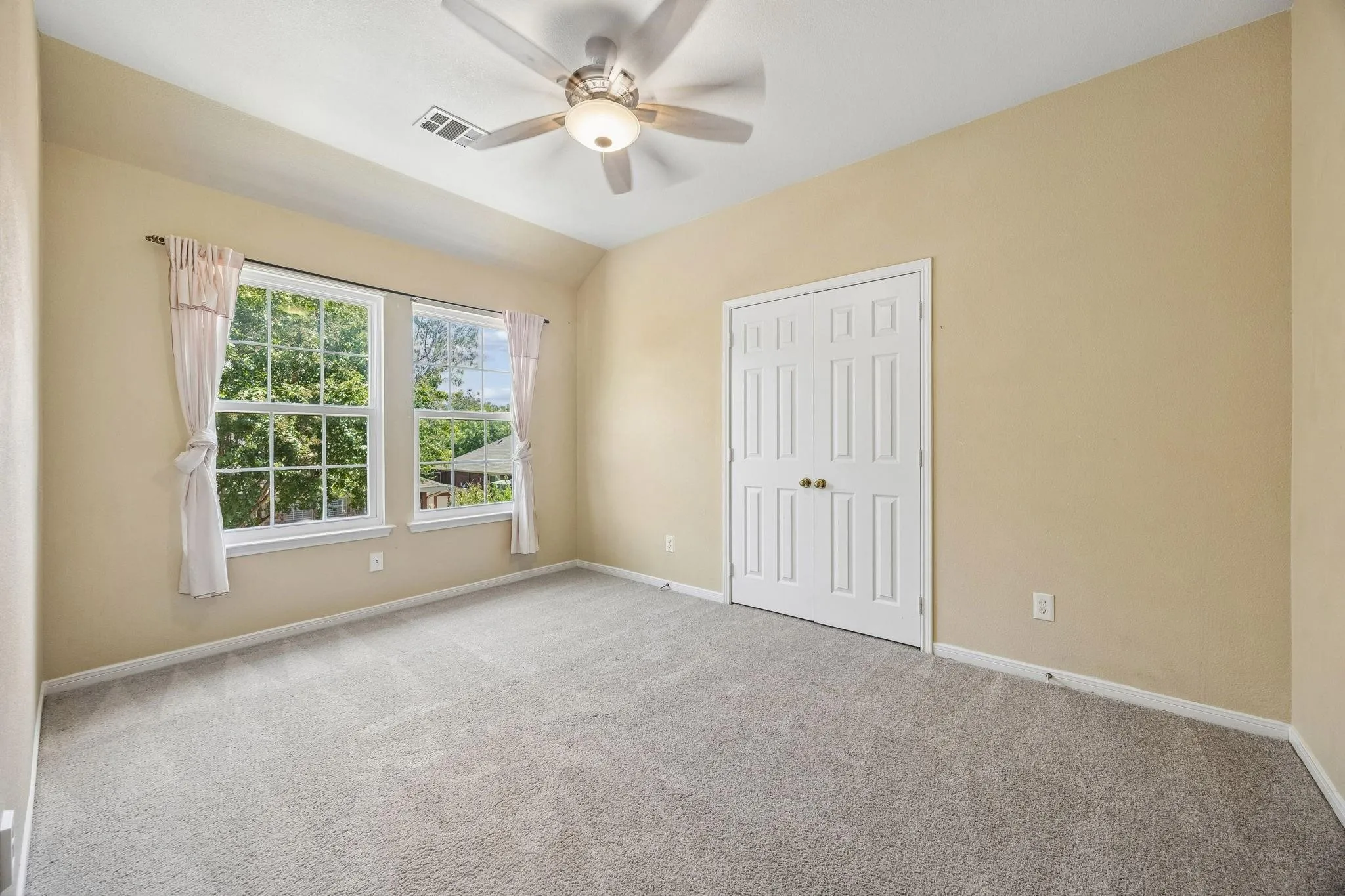 Single Family Residence For Rent in Denton County , 104 Rolling Rock Drive, Trophy Club, Texas 76262, 4 Bedroom, 3 Bathroom, 2 Garage spaces, 2,220 Sqft, built in 1998, mls#21401405, Real Estate Agent in Trophy Club, Homes For Rent in Denton county, Homes For Rent in Trophy Club, Realtor in Trophy Club Texas, Real Estate Brokerage Independent Realty Texas, Luminita Cordes Realtor