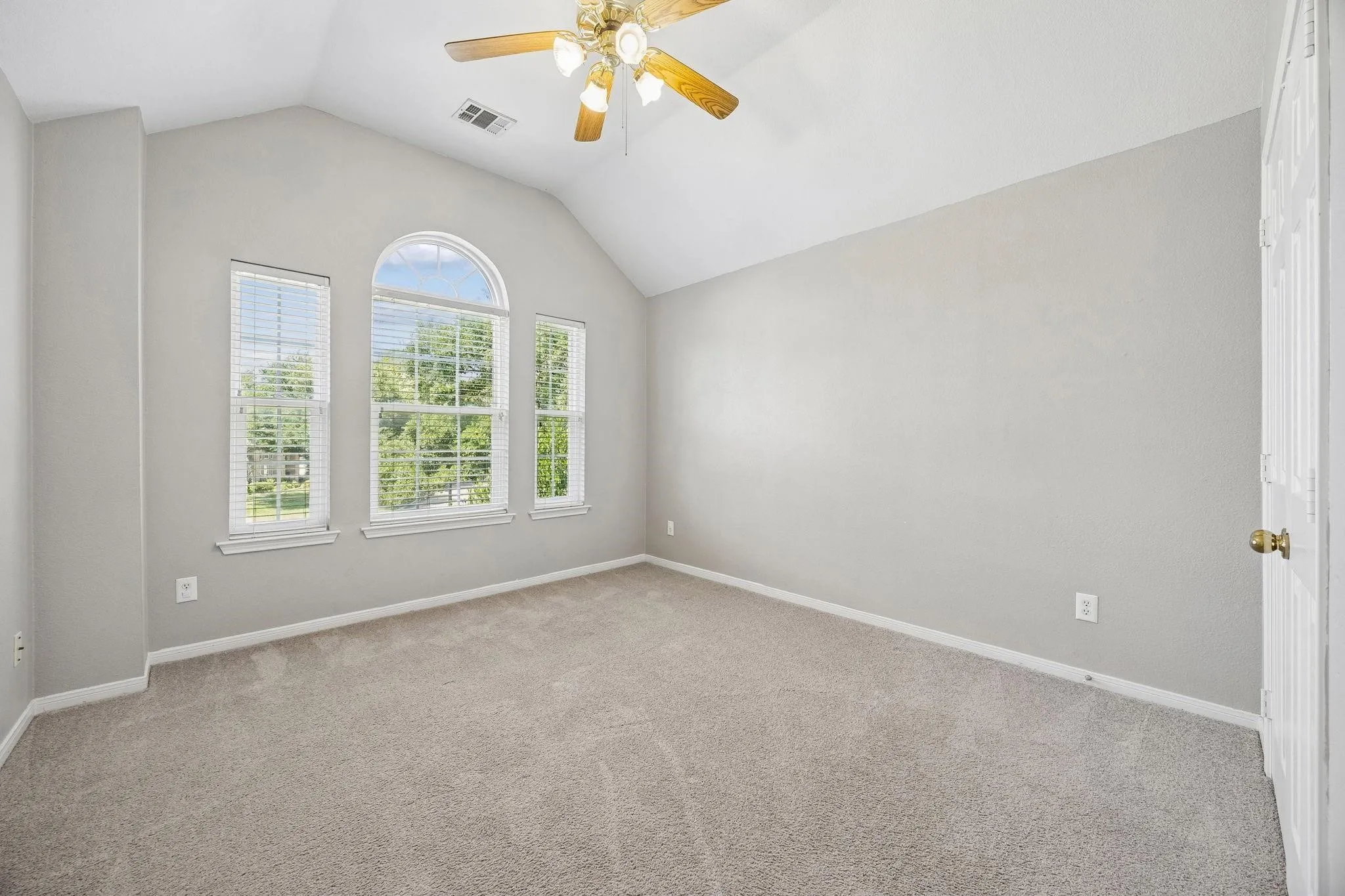 Single Family Residence For Rent in Denton County , 104 Rolling Rock Drive, Trophy Club, Texas 76262, 4 Bedroom, 3 Bathroom, 2 Garage spaces, 2,220 Sqft, built in 1998, mls#21401405, Real Estate Agent in Trophy Club, Homes For Rent in Denton county, Homes For Rent in Trophy Club, Realtor in Trophy Club Texas, Real Estate Brokerage Independent Realty Texas, Luminita Cordes Realtor
