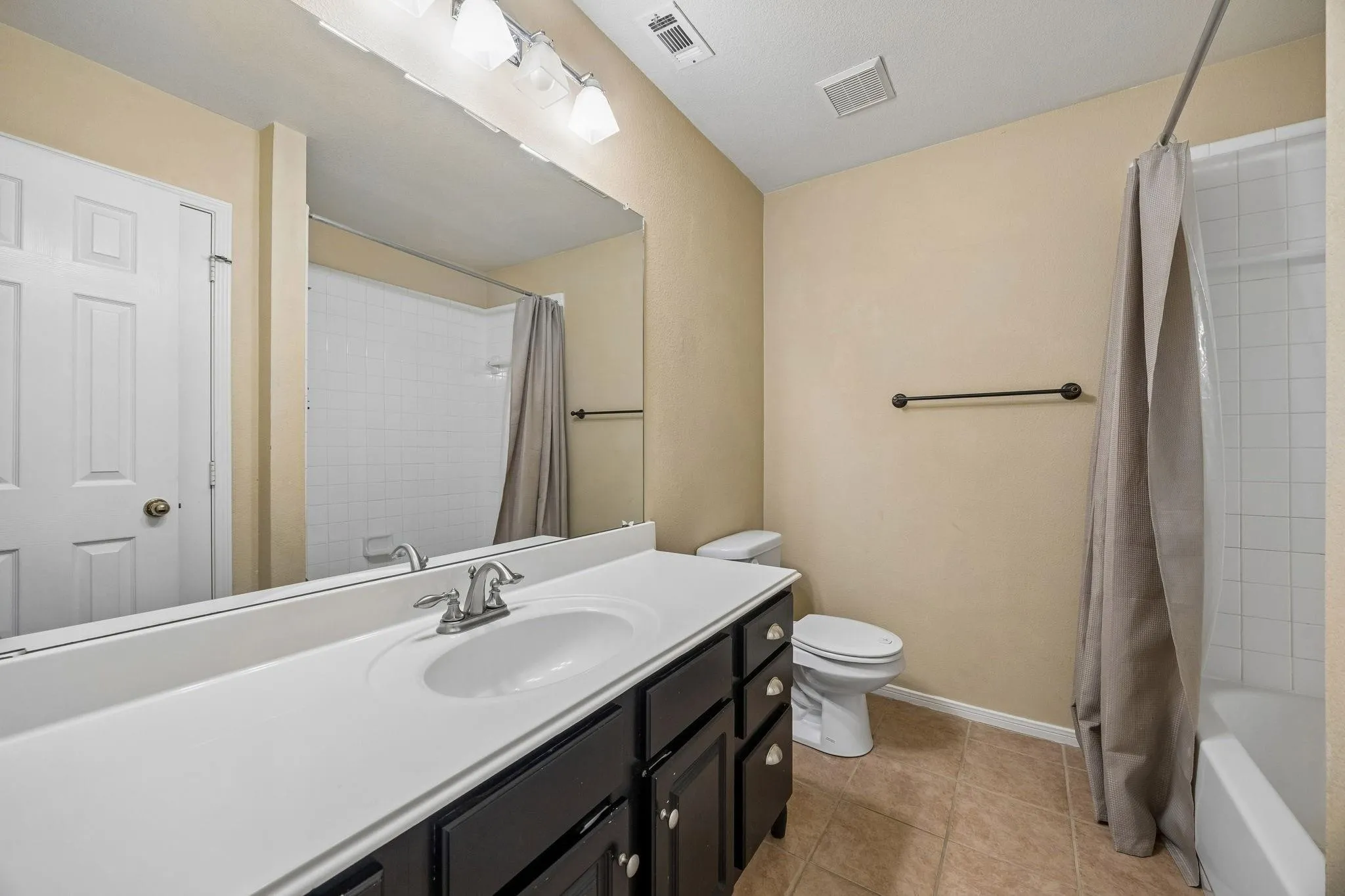 Single Family Residence For Rent in Denton County , 104 Rolling Rock Drive, Trophy Club, Texas 76262, 4 Bedroom, 3 Bathroom, 2 Garage spaces, 2,220 Sqft, built in 1998, mls#21401405, Real Estate Agent in Trophy Club, Homes For Rent in Denton county, Homes For Rent in Trophy Club, Realtor in Trophy Club Texas, Real Estate Brokerage Independent Realty Texas, Luminita Cordes Realtor