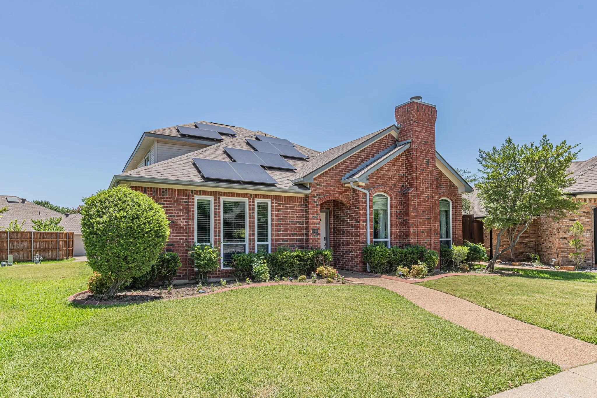 Single Family Residence For Sale in Dallas County , 300 Sundance Circle, Irving, Texas 75063, 3 Bedroom, 3 Bathroom, 2 Garage spaces, 2,357 Sqft, built in 1988, mls#21401547, Real Estate Agent in Irving, Homes For Sale in Dallas county, Homes For Sale in Irving, Realtor in Irving Texas, Real Estate Brokerage Independent Realty Texas, Luminita Cordes Realtor