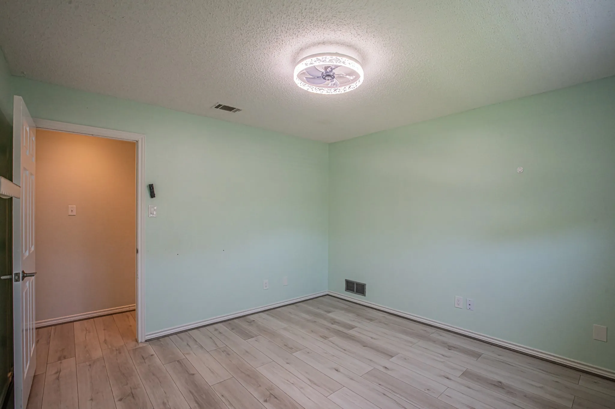 Recessed ceiling light fixture and wood-finish flooring
