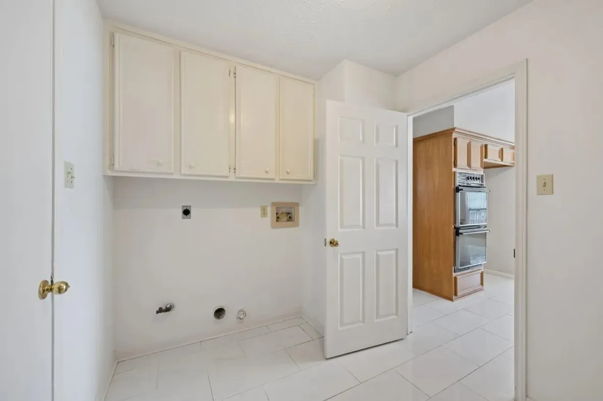 Single Family Residence For Sale in Dallas County , 2417 Fulton Drive, Garland, Texas 75044, 4 Bedroom, 3 Bathroom, 2 Garage spaces, 3,390 Sqft, built in 1987, mls#21401627, Real Estate Agent in Garland, Homes For Sale in Dallas county, Homes For Sale in Garland, Realtor in Garland Texas, Real Estate Brokerage Independent Realty Texas, Luminita Cordes Realtor