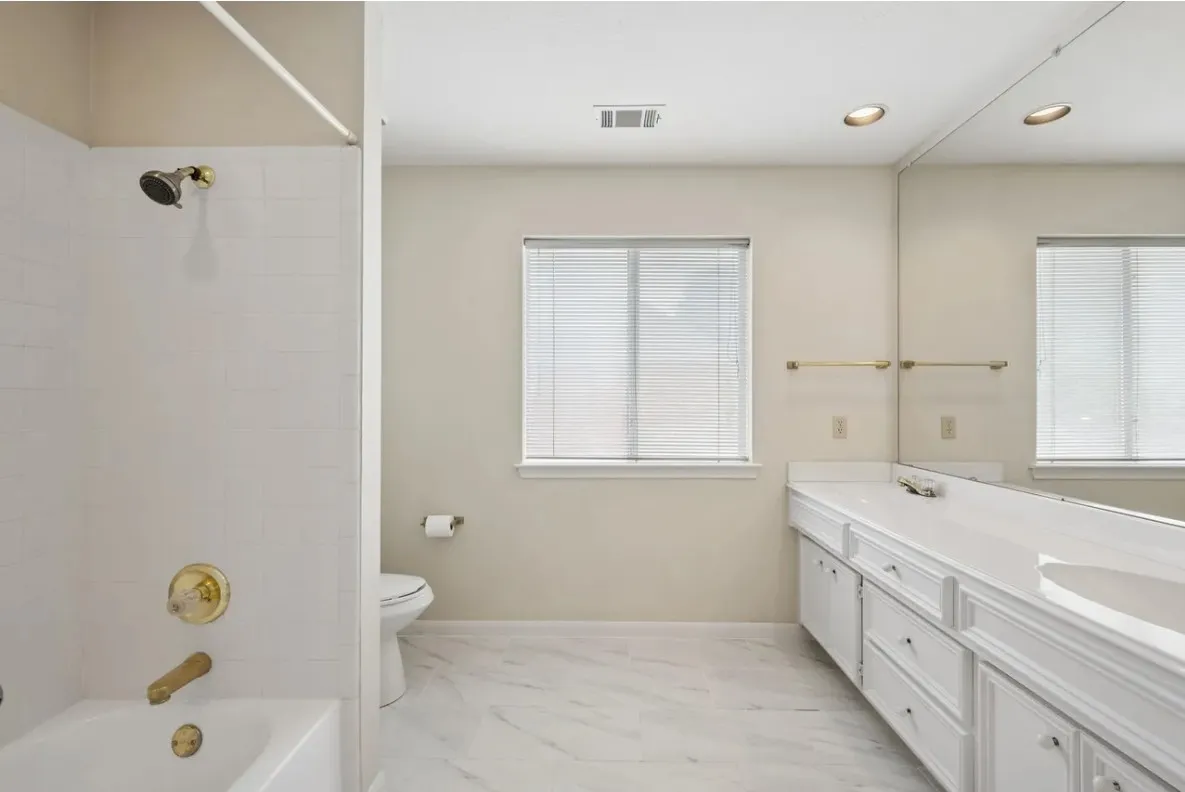Single Family Residence For Sale in Dallas County , 2417 Fulton Drive, Garland, Texas 75044, 4 Bedroom, 3 Bathroom, 2 Garage spaces, 3,390 Sqft, built in 1987, mls#21401627, Real Estate Agent in Garland, Homes For Sale in Dallas county, Homes For Sale in Garland, Realtor in Garland Texas, Real Estate Brokerage Independent Realty Texas, Luminita Cordes Realtor