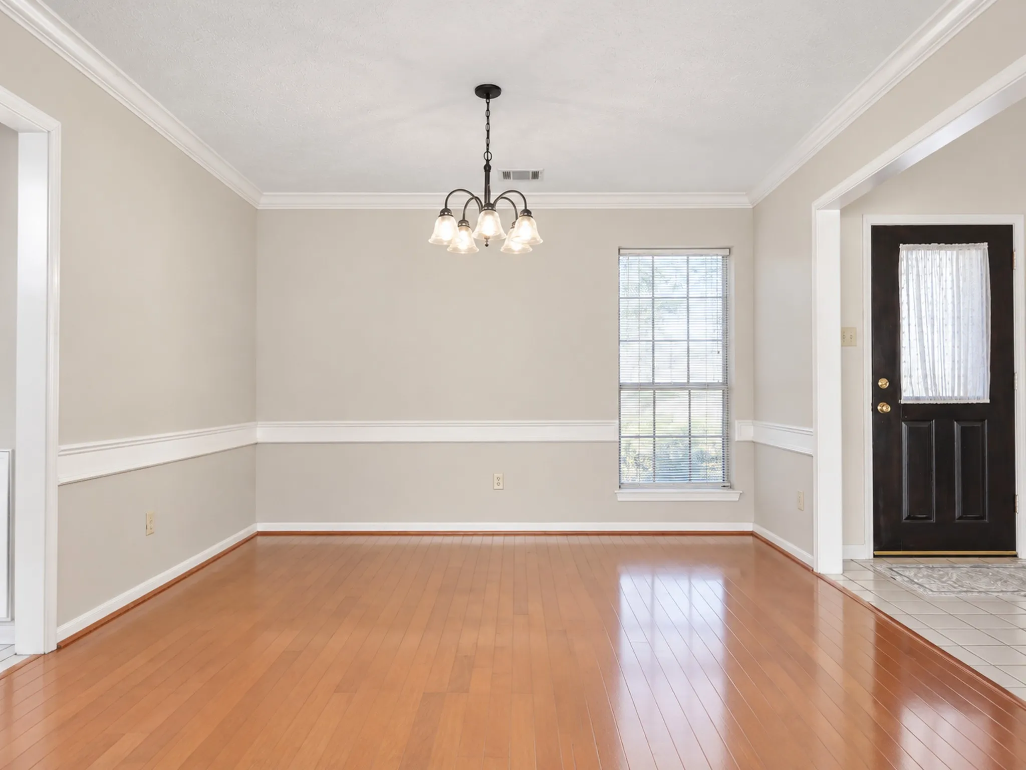 Single Family Residence For Sale in Dallas County , 2417 Fulton Drive, Garland, Texas 75044, 4 Bedroom, 3 Bathroom, 2 Garage spaces, 3,390 Sqft, built in 1987, mls#21401627, Real Estate Agent in Garland, Homes For Sale in Dallas county, Homes For Sale in Garland, Realtor in Garland Texas, Real Estate Brokerage Independent Realty Texas, Luminita Cordes Realtor