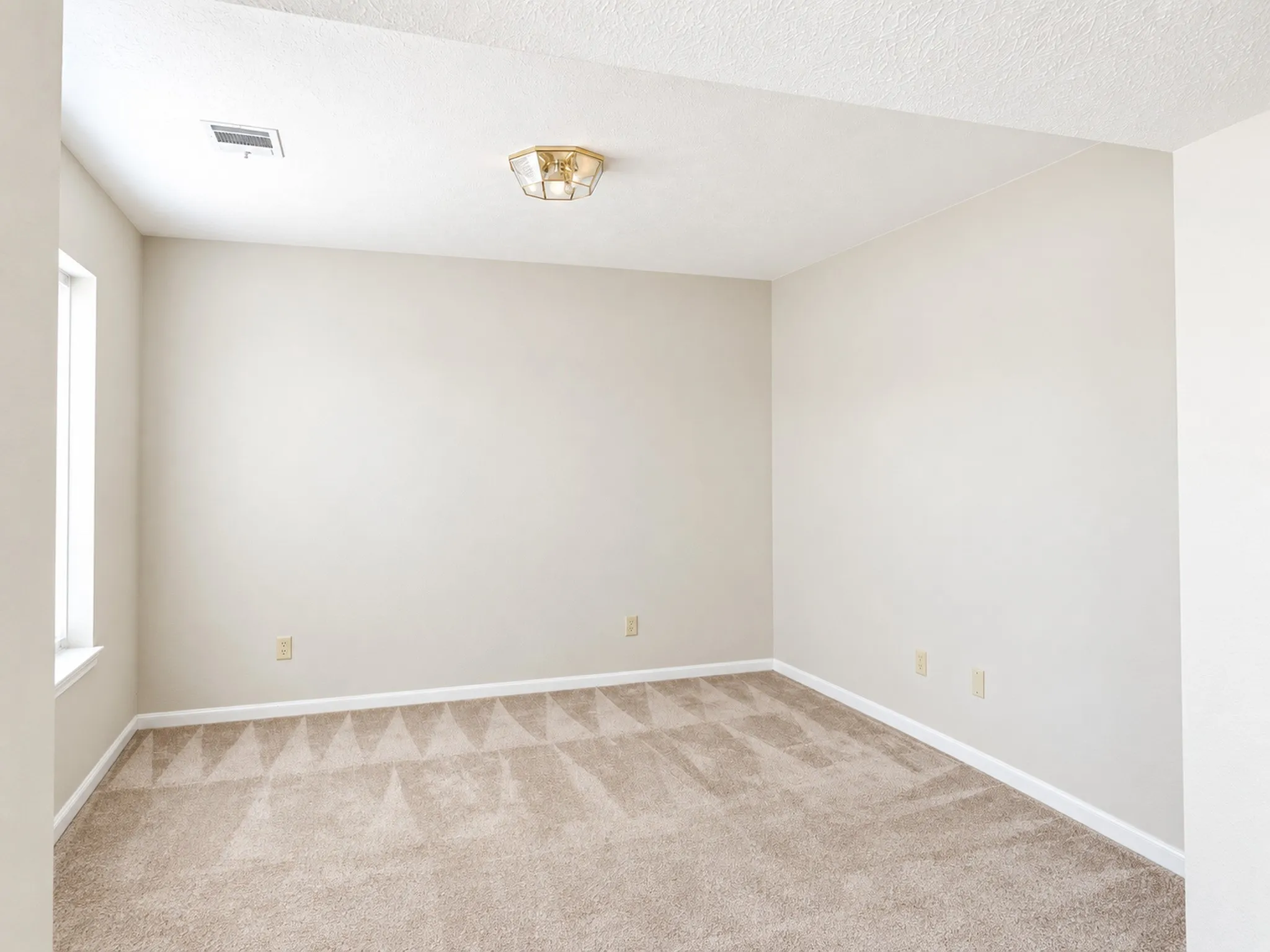 Single Family Residence For Sale in Dallas County , 2417 Fulton Drive, Garland, Texas 75044, 4 Bedroom, 3 Bathroom, 2 Garage spaces, 3,390 Sqft, built in 1987, mls#21401627, Real Estate Agent in Garland, Homes For Sale in Dallas county, Homes For Sale in Garland, Realtor in Garland Texas, Real Estate Brokerage Independent Realty Texas, Luminita Cordes Realtor